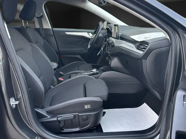 Ford Focus view 16
