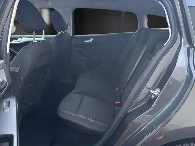 Ford Focus view 20