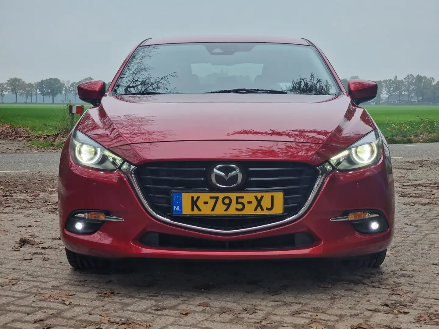 Mazda 3 2.0 SkyActiv-G 120 GT-M Rood - 2