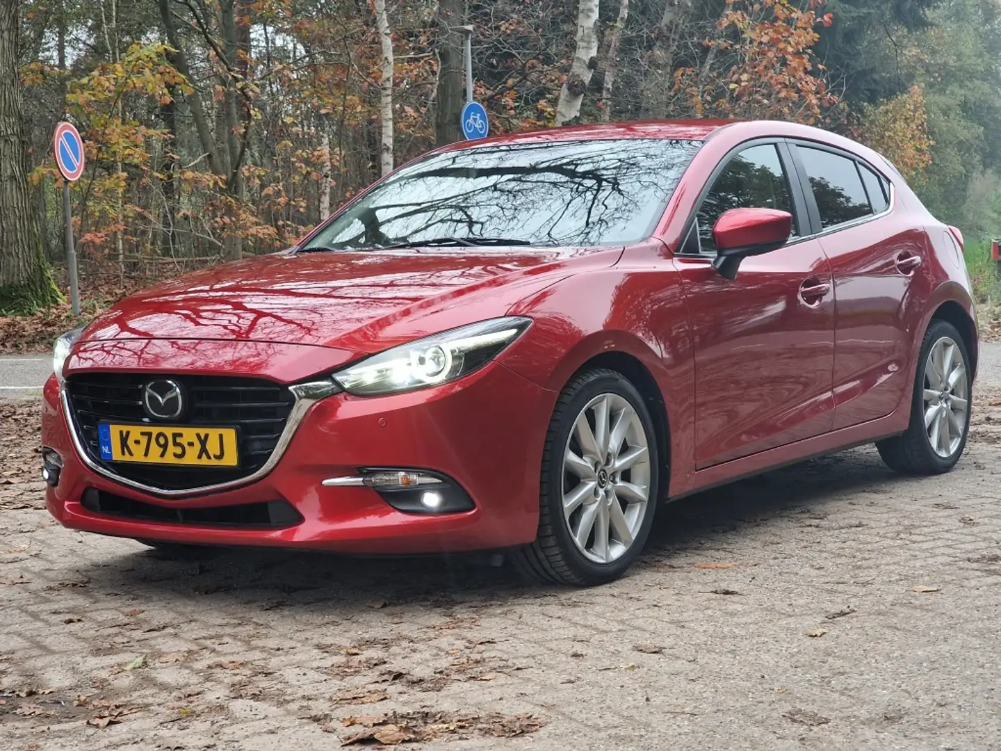 Mazda 3 2.0 SkyActiv-G 120 GT-M Rouge - 1