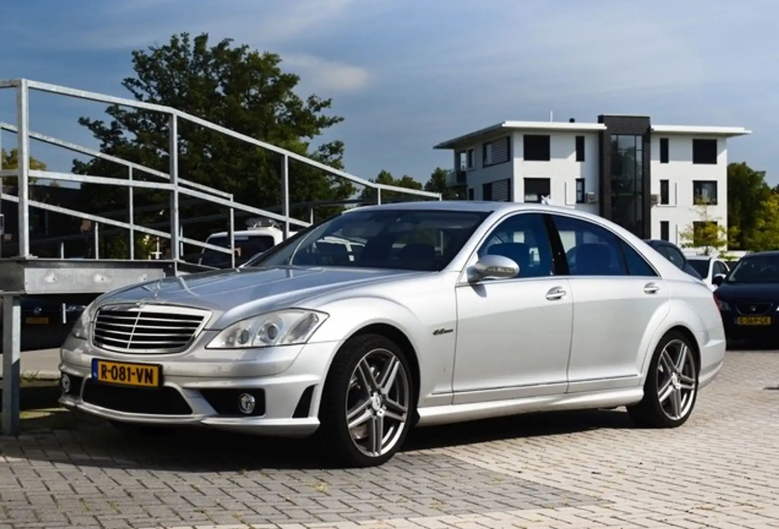 Mercedes-Benz S 63 AMG Lang Grijs - 1