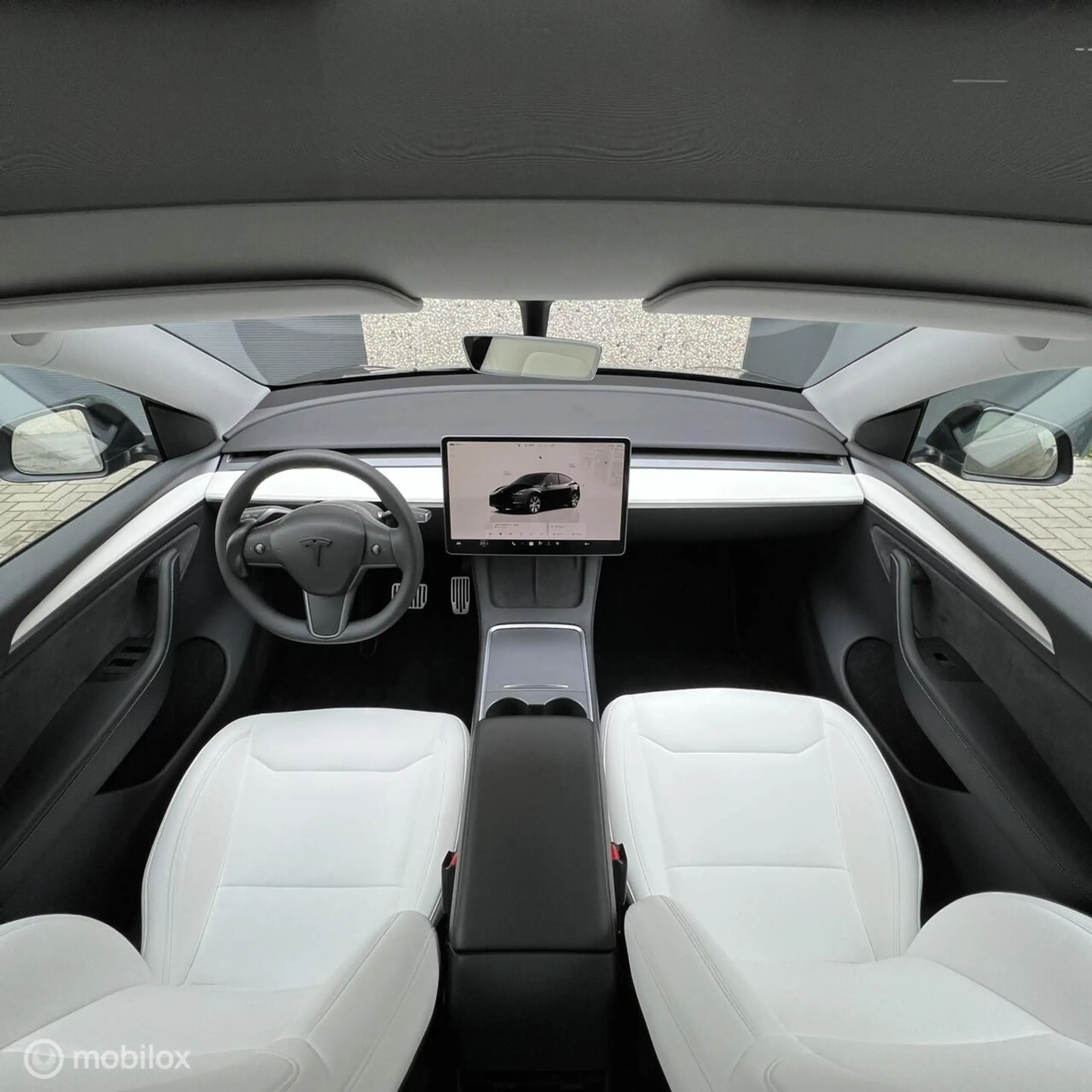 Tesla Model Y Long Range AWD + MMX PACK + IAP +WRAP +20Inch — photo 11