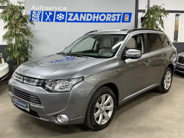 Mitsubishi Outlander 2.0 PHEV instyle // Leer // Schuifdak // Xenon
