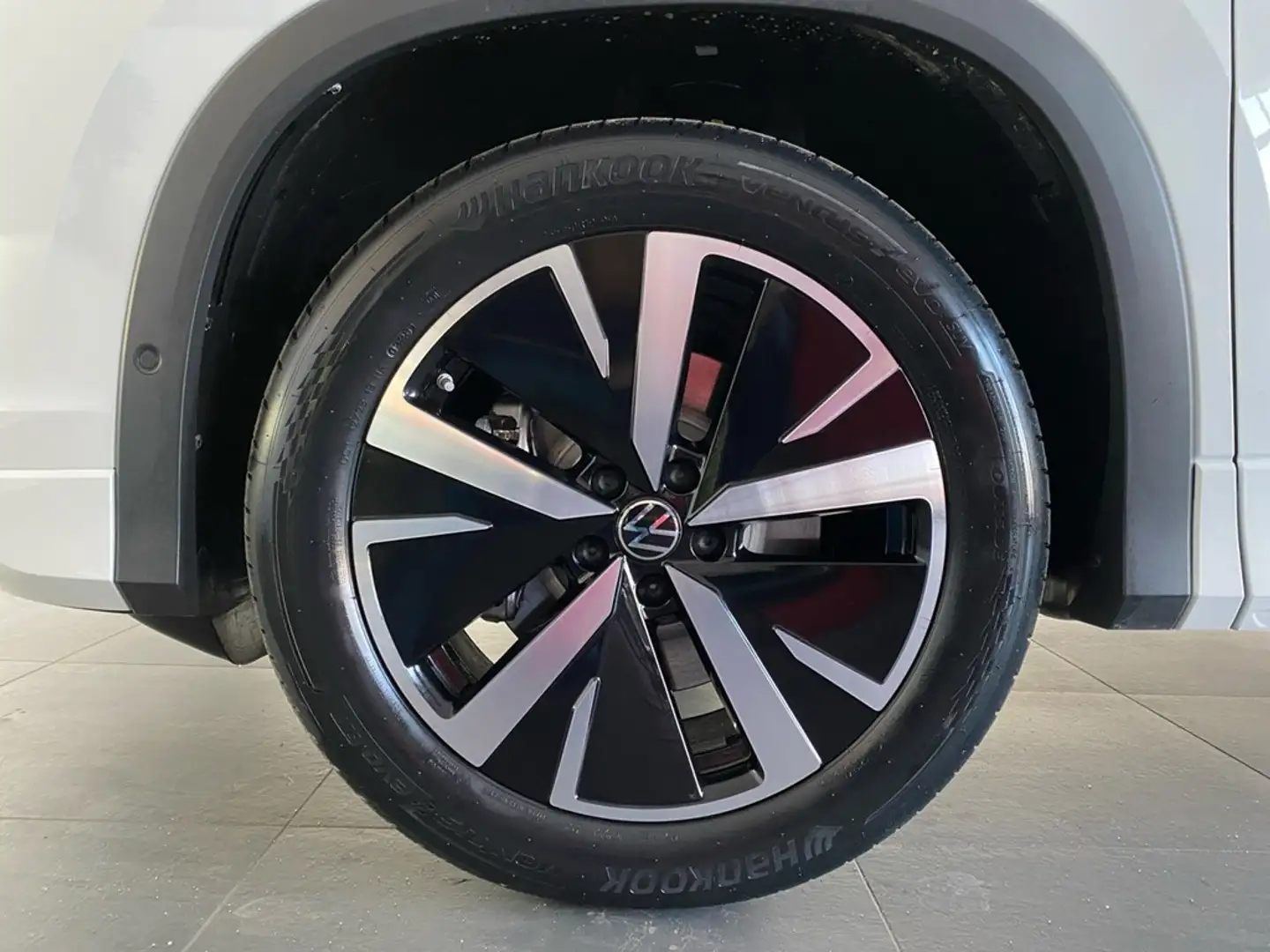 Volkswagen Tayron 1.5 eTSI DSG Elegance AHK+7SITZE+NAVI+SHZ Weiß - 2