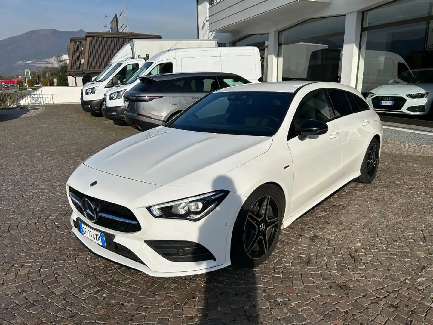Mercedes-Benz CLA 180 Automatic Shooting Brake Premium Bianco - 2