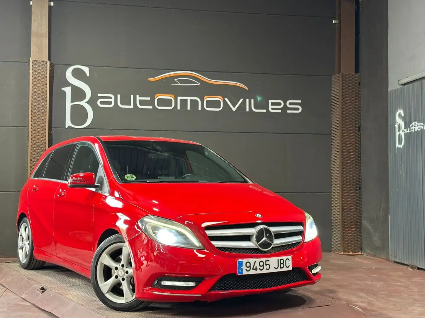 Mercedes-Benz B 180 CDI Rojo - 2