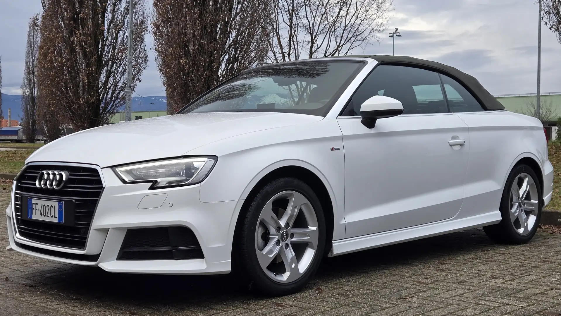 Audi A3 CABRIO 1.6 TDI SLINE Blanc - 1