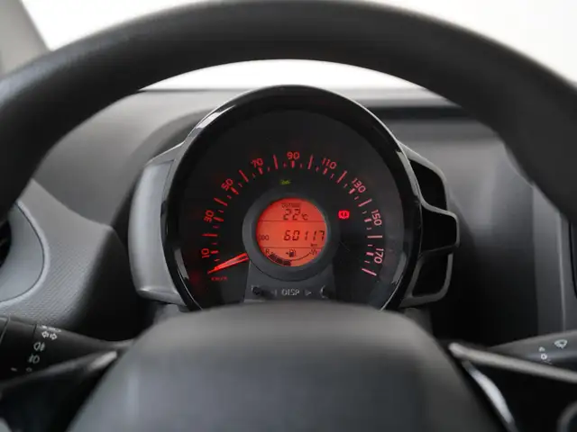 Peugeot 108 view 8