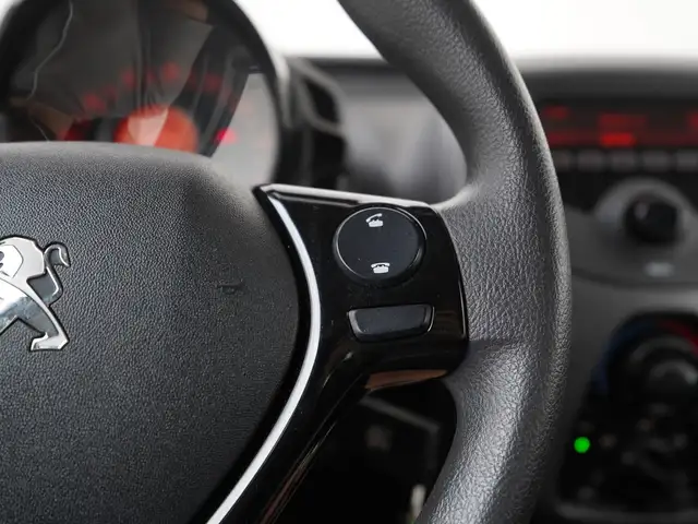 Peugeot 108 view 9