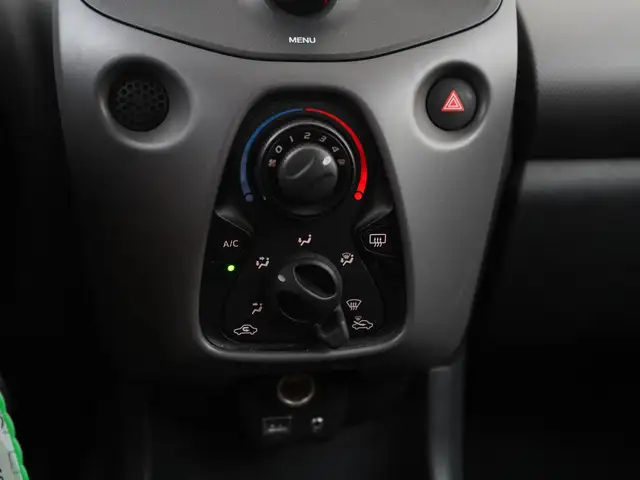 Peugeot 108 view 11