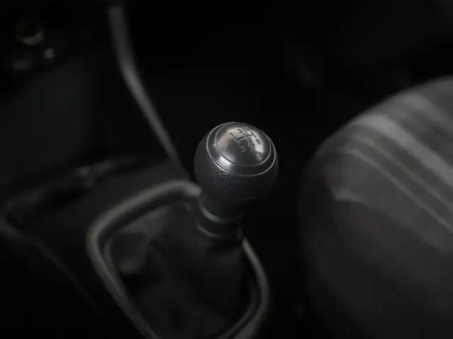 Peugeot 108 view 10