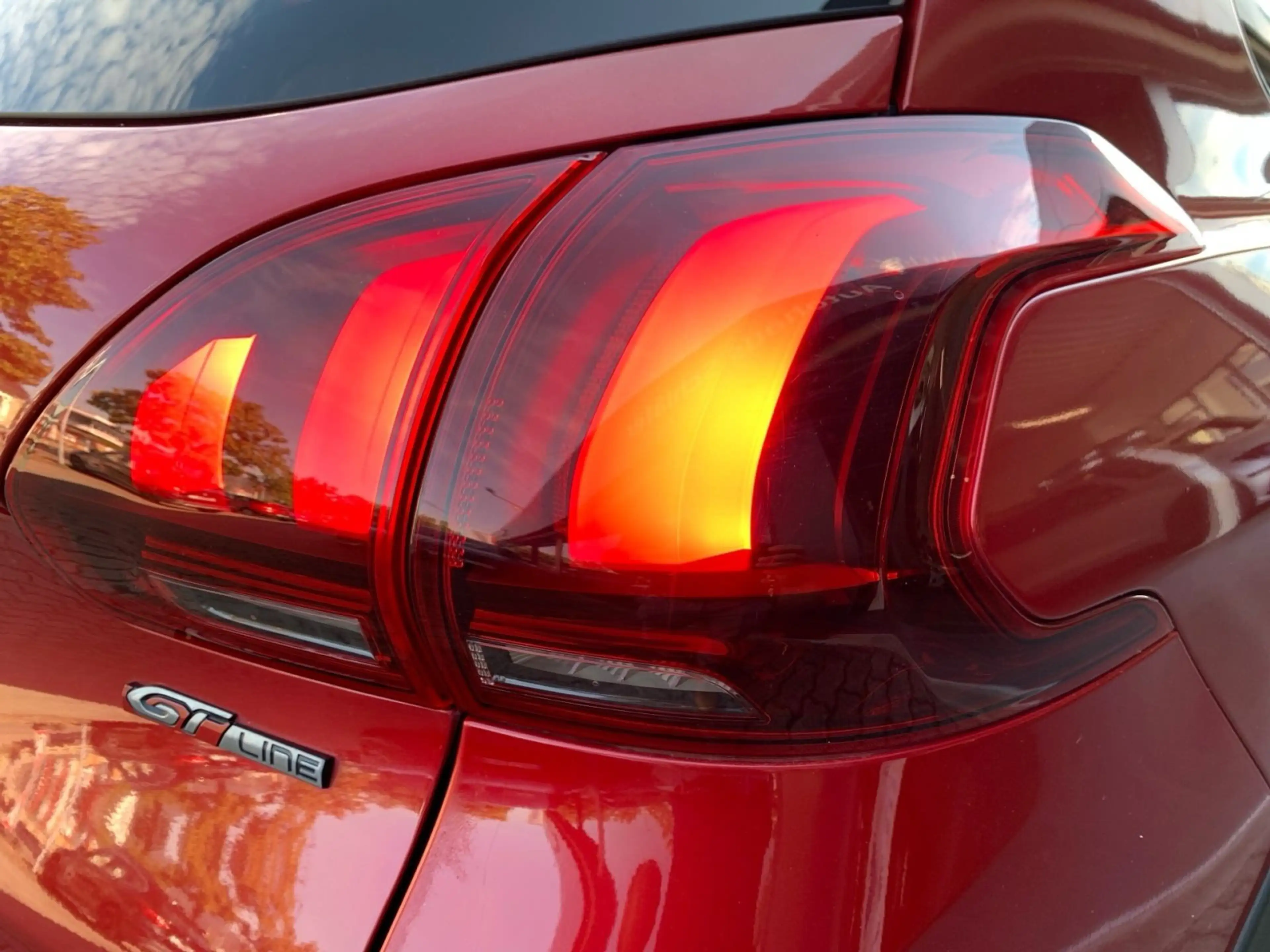 Peugeot 2008 1.2 PureTech Automatik 110 Allure Navi — photo 14