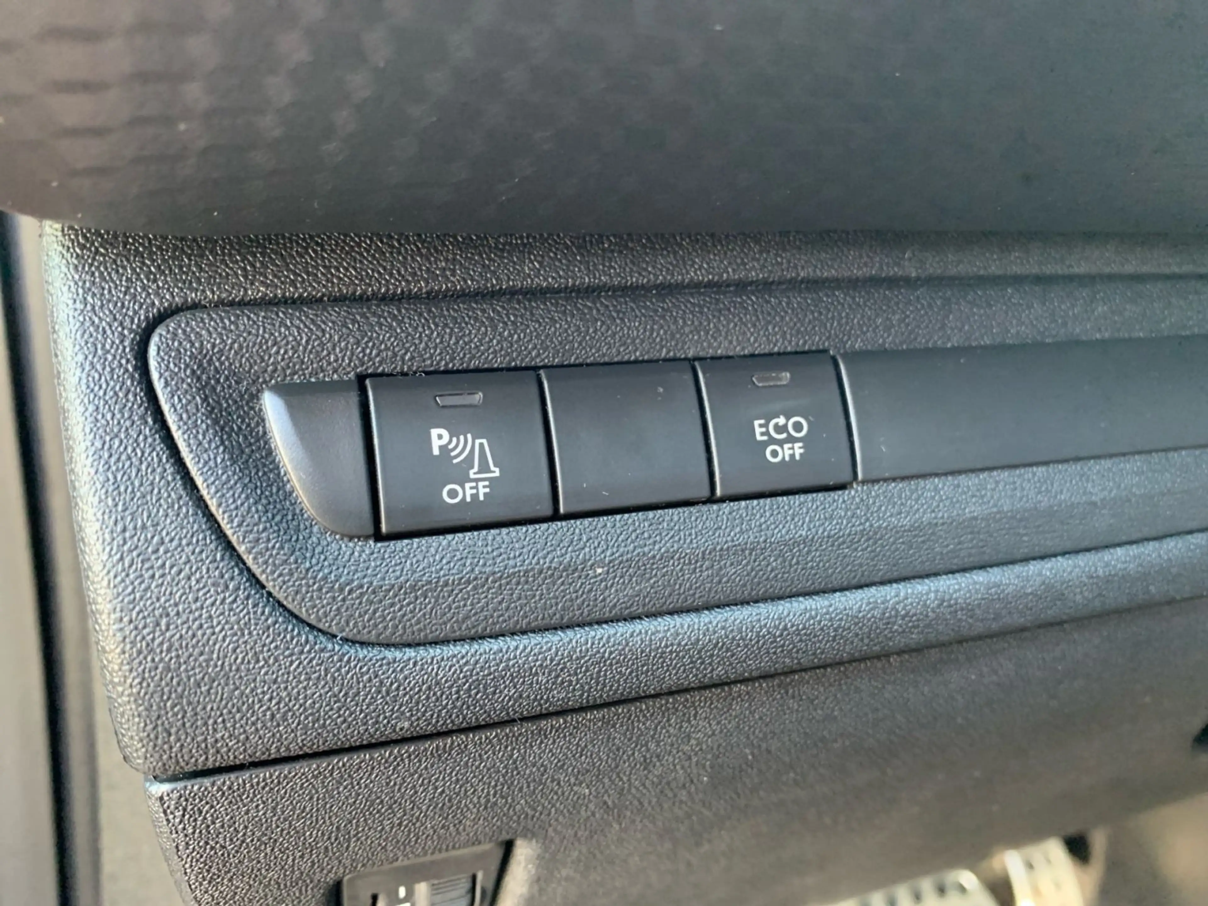 Peugeot 2008 1.2 PureTech Automatik 110 Allure Navi — photo 11