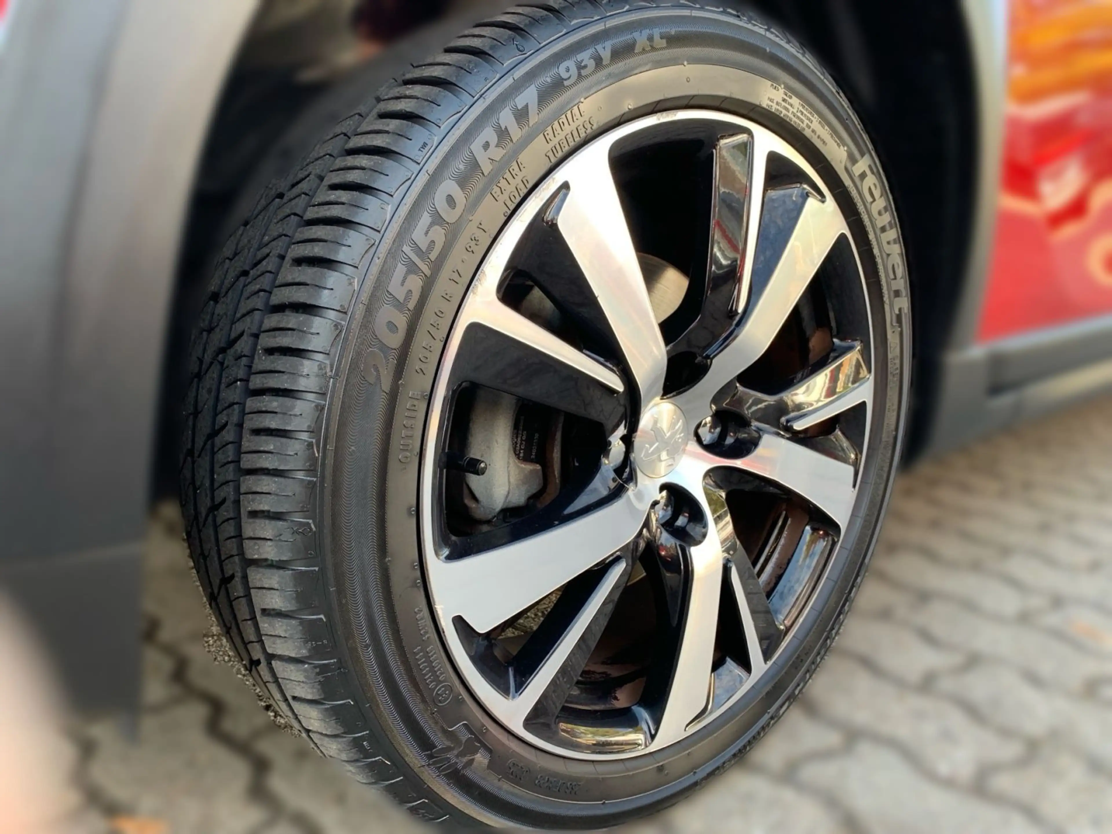 Peugeot 2008 1.2 PureTech Automatik 110 Allure Navi — photo 9