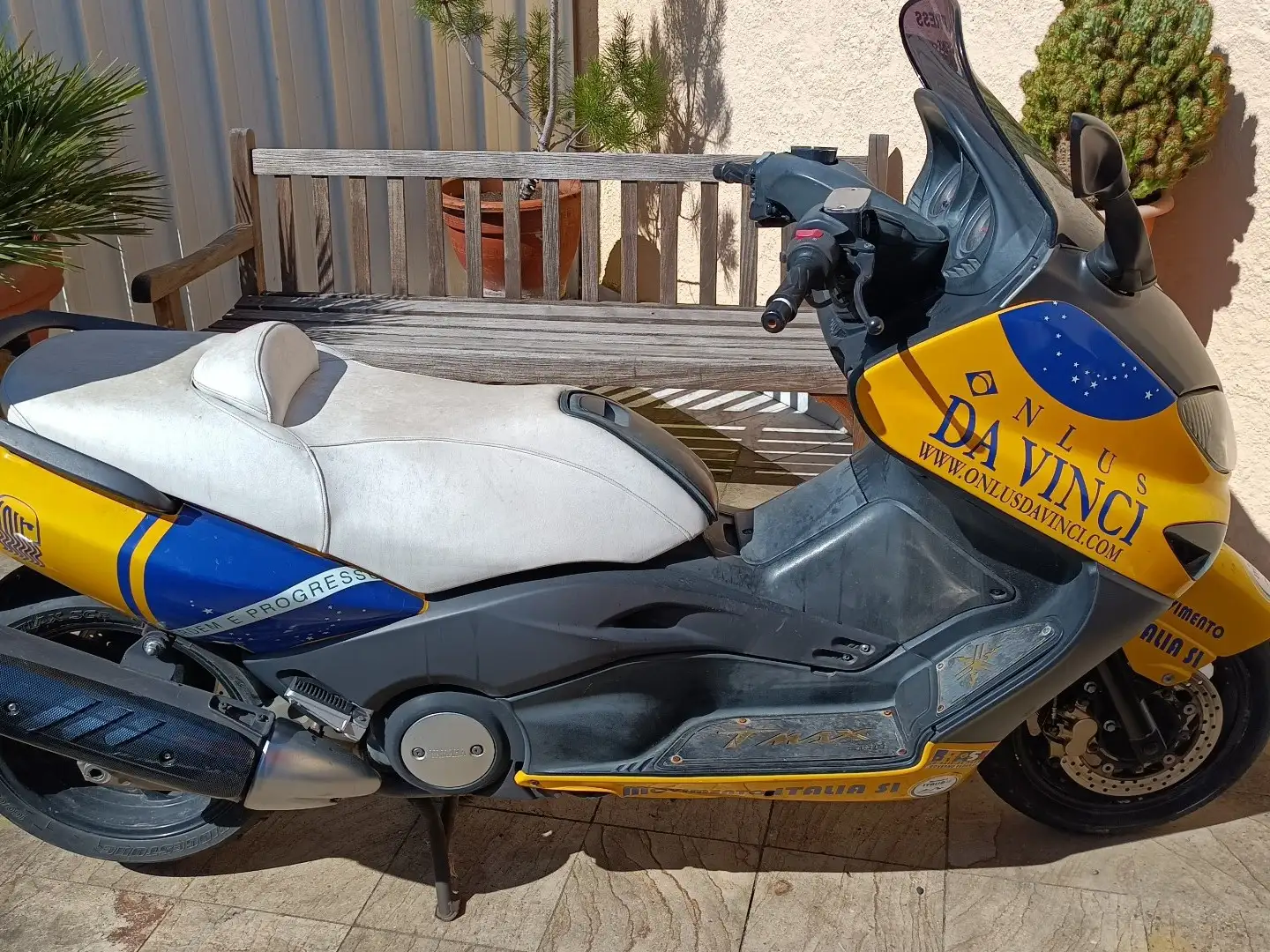 Yamaha TMAX 500 Amarillo - 2