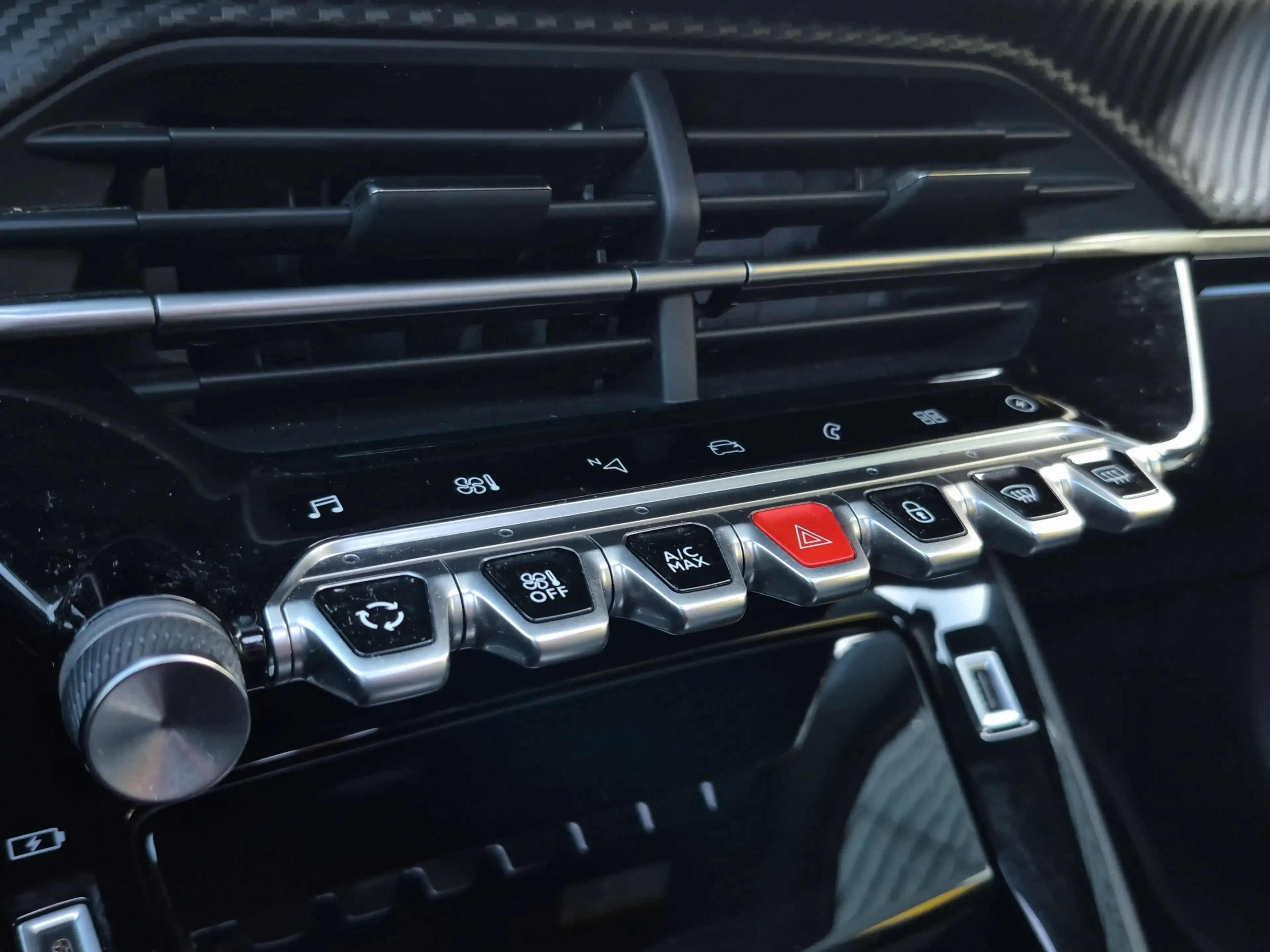 Peugeot e-2008 EV GT 50 kWh 95,7% Soh | Panoramadak | Trekhaak af — photo 26