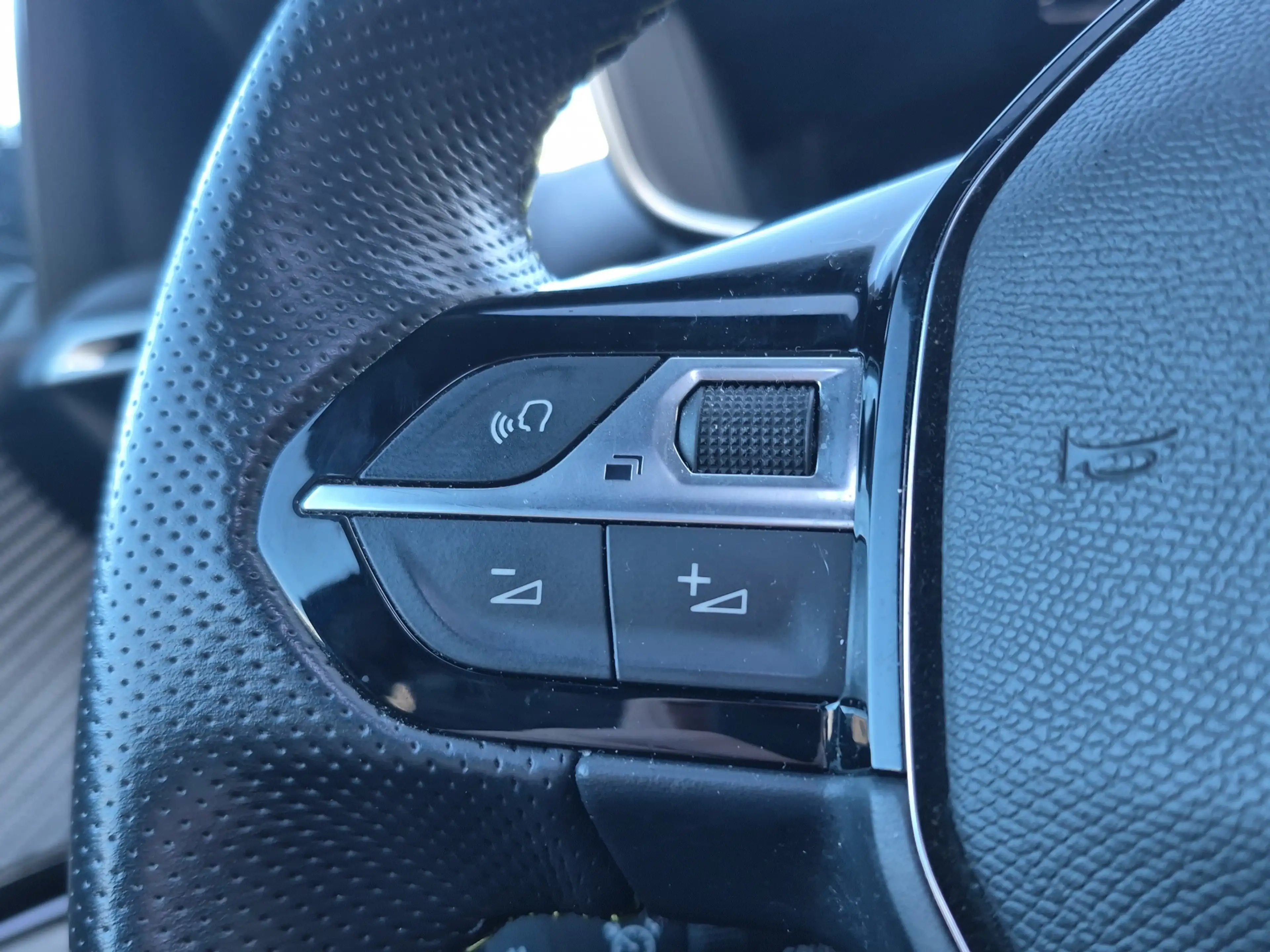 Peugeot e-2008 EV GT 50 kWh 95,7% Soh | Panoramadak | Trekhaak af — photo 9