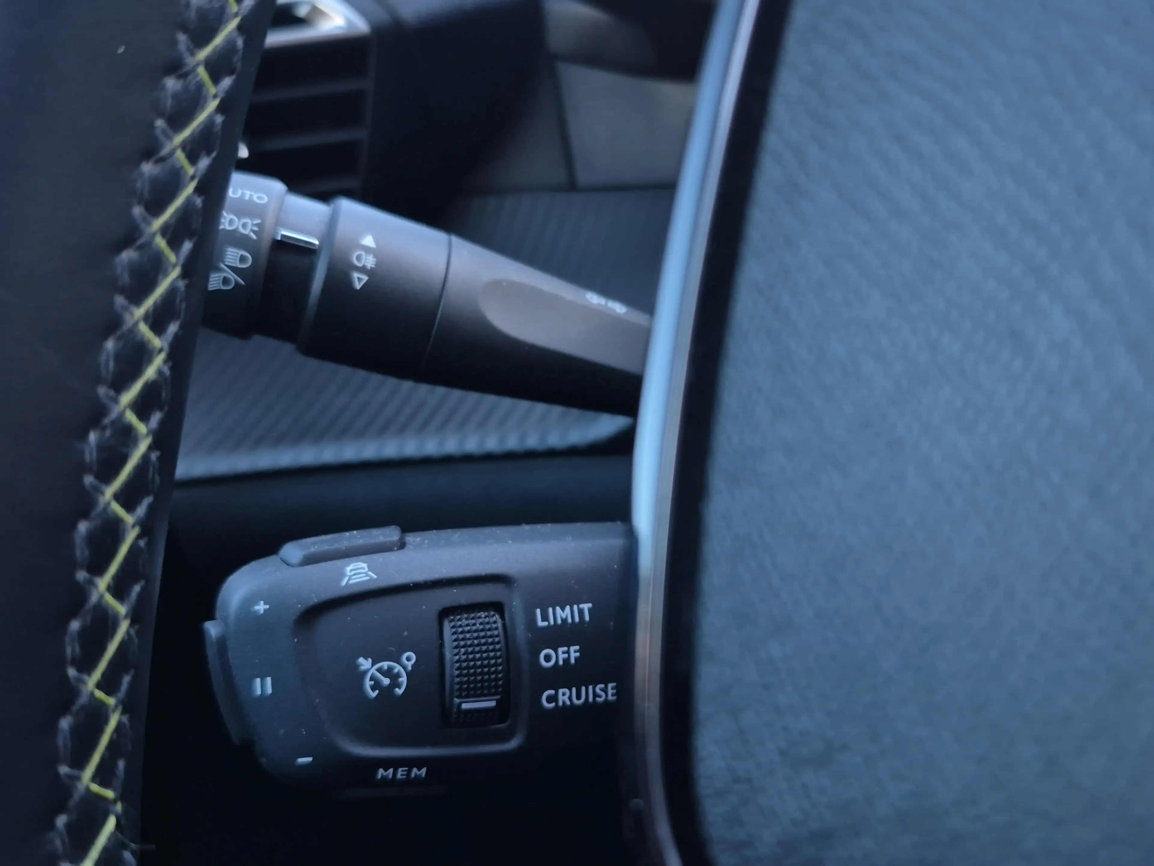 Peugeot e-2008 EV GT 50 kWh 95,7% Soh | Panoramadak | Trekhaak af — photo 14