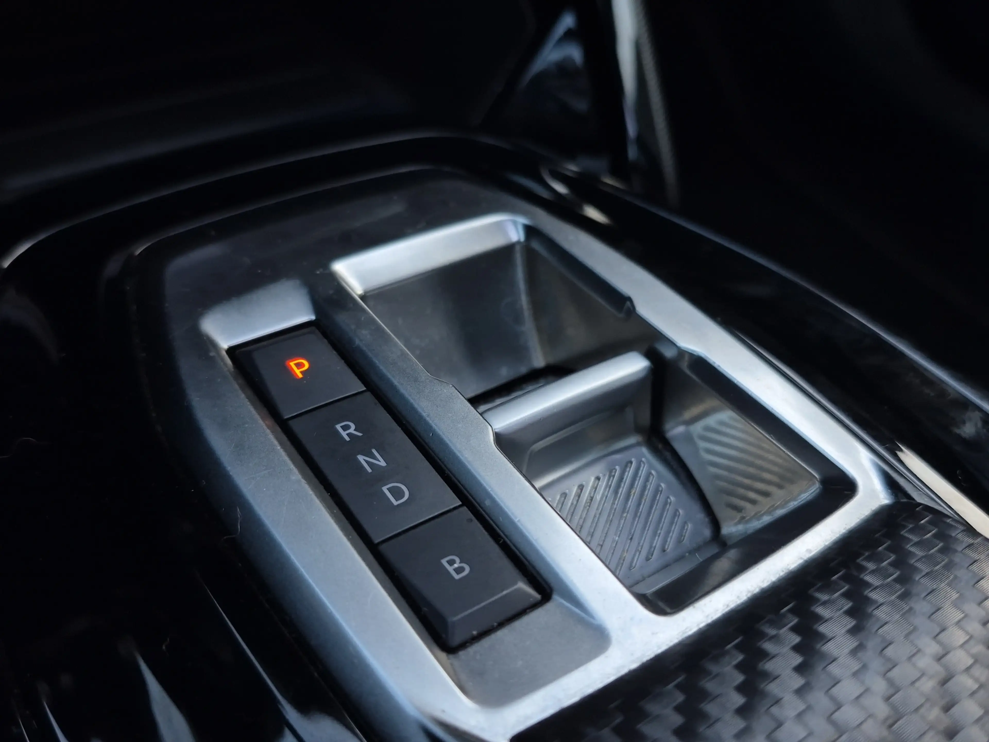 Peugeot e-2008 EV GT 50 kWh 95,7% Soh | Panoramadak | Trekhaak af — photo 31