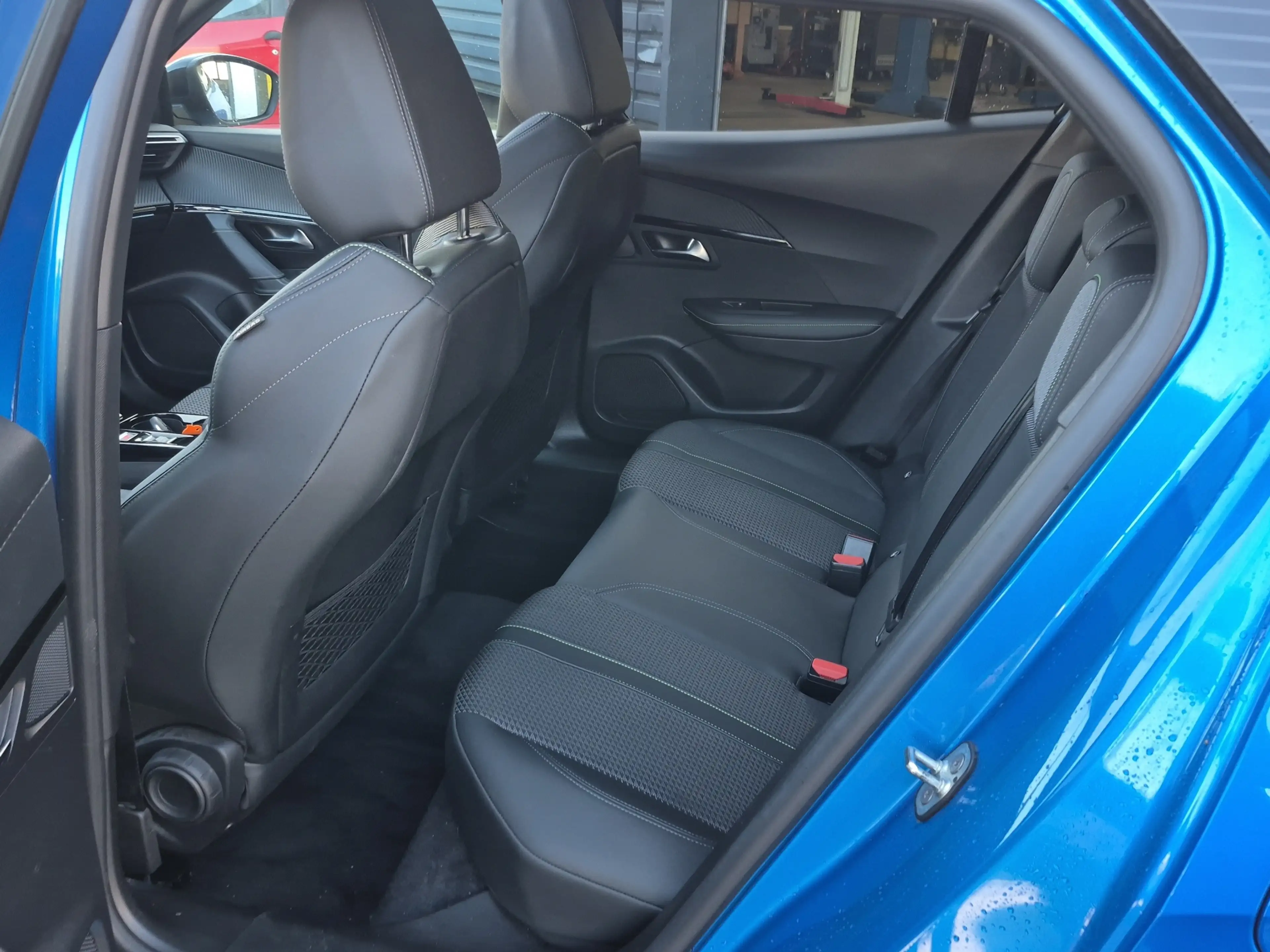 Peugeot e-2008 EV GT 50 kWh 95,7% Soh | Panoramadak | Trekhaak af — photo 29