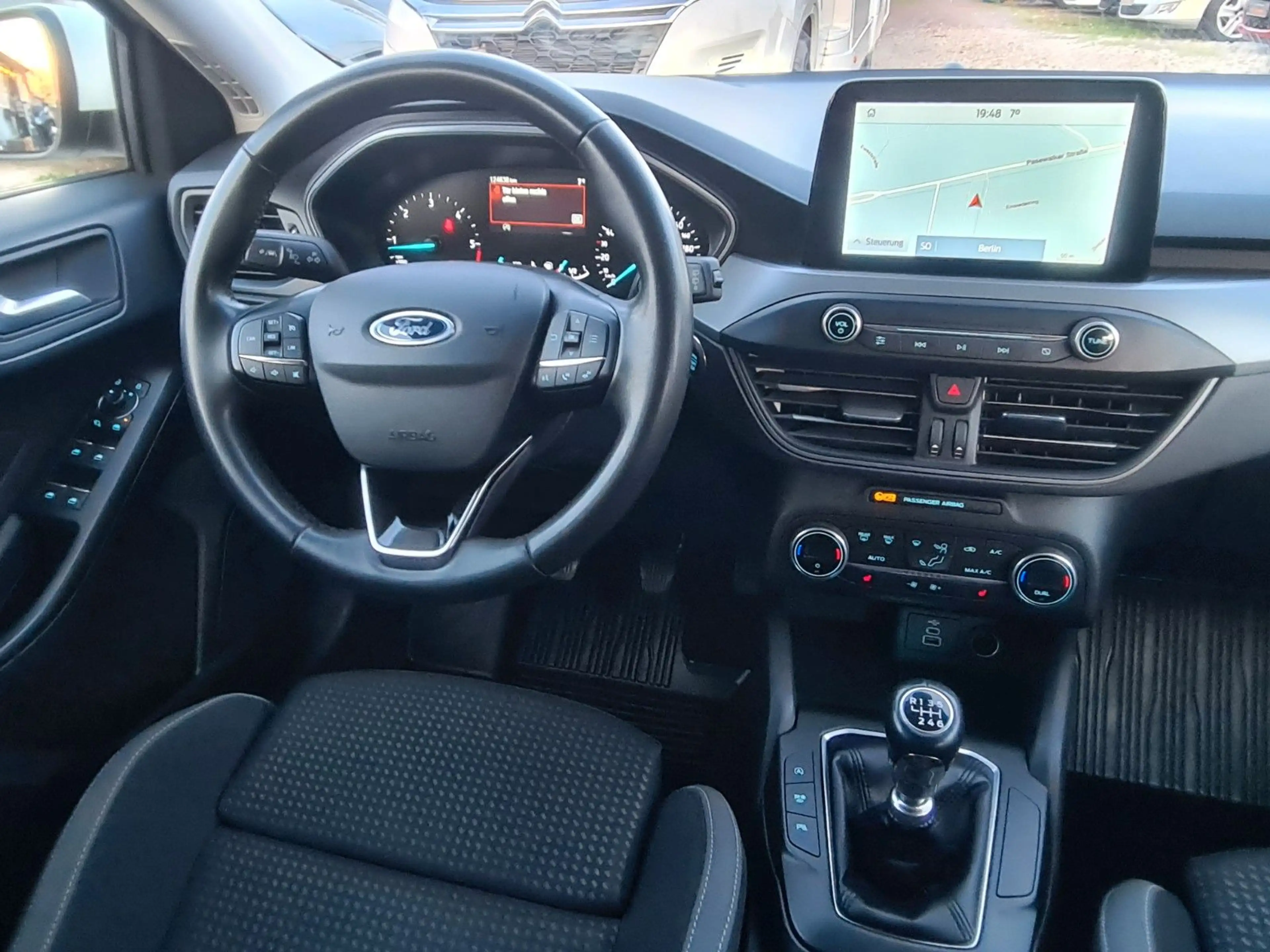 Ford Focus Ford Turnier1.5 88kw KAMERA V+H/SHZ/LED/KEYLESS — photo 6