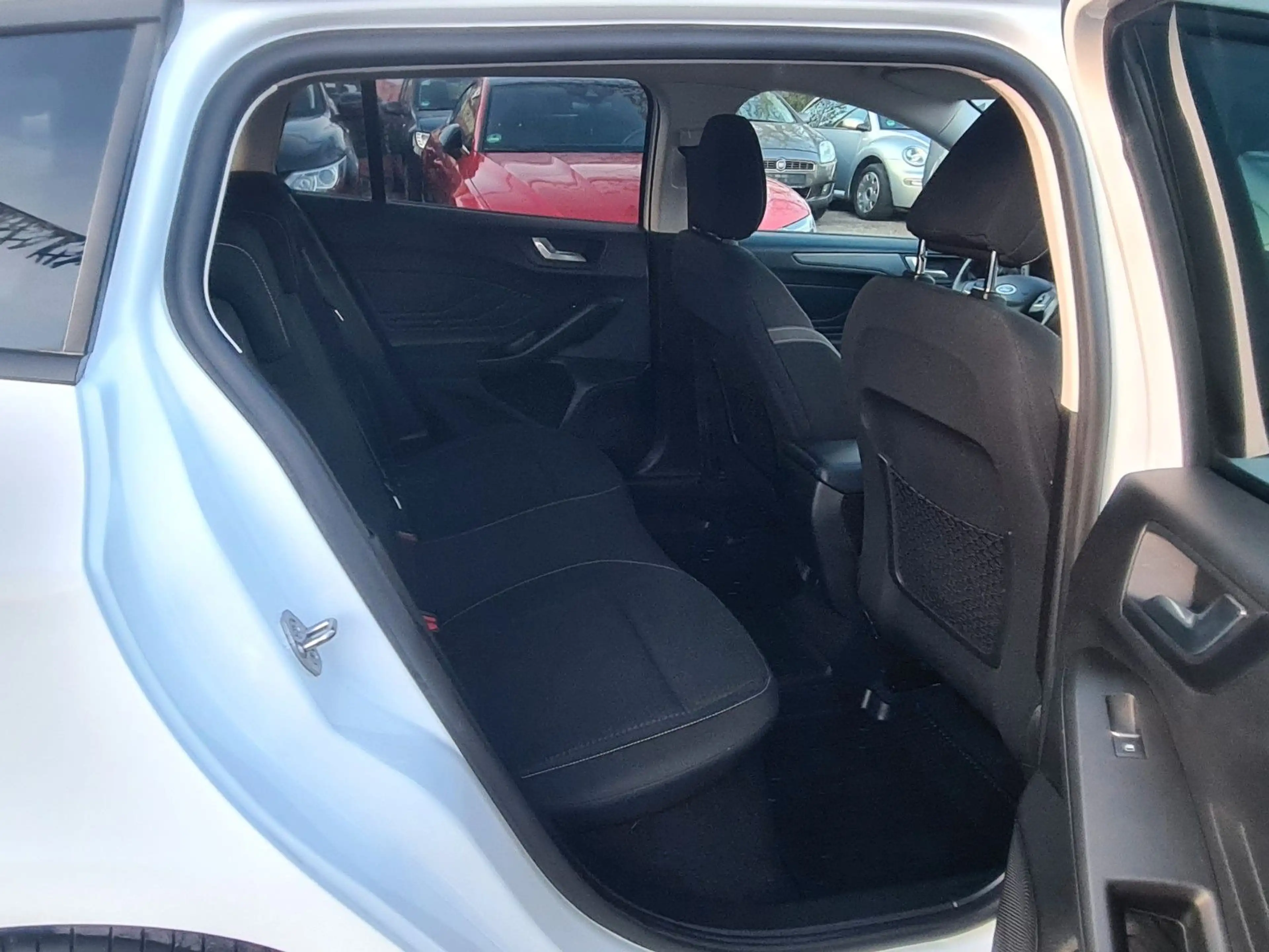 Ford Focus Ford Turnier1.5 88kw KAMERA V+H/SHZ/LED/KEYLESS — photo 14