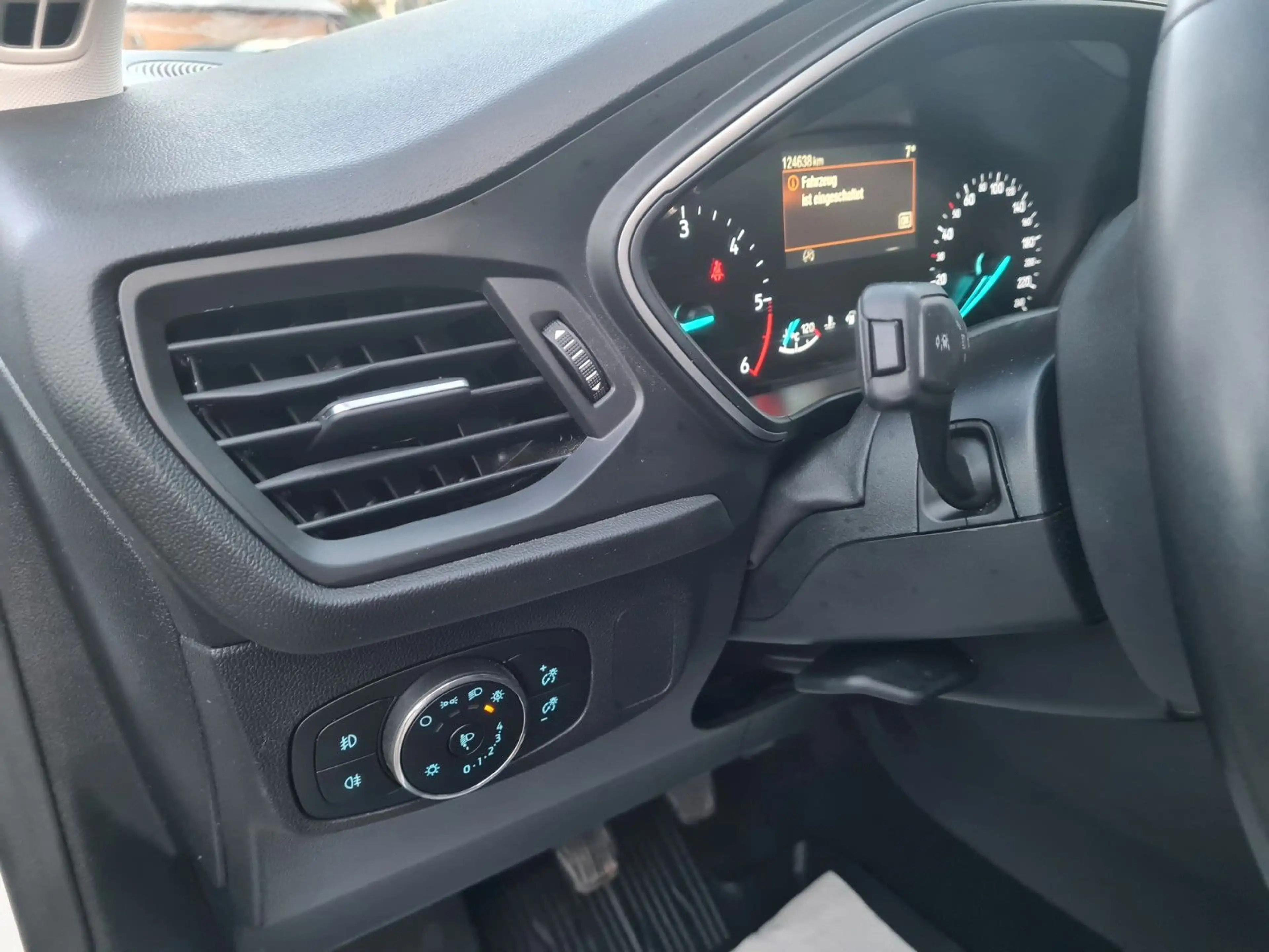 Ford Focus Ford Turnier1.5 88kw KAMERA V+H/SHZ/LED/KEYLESS — photo 9