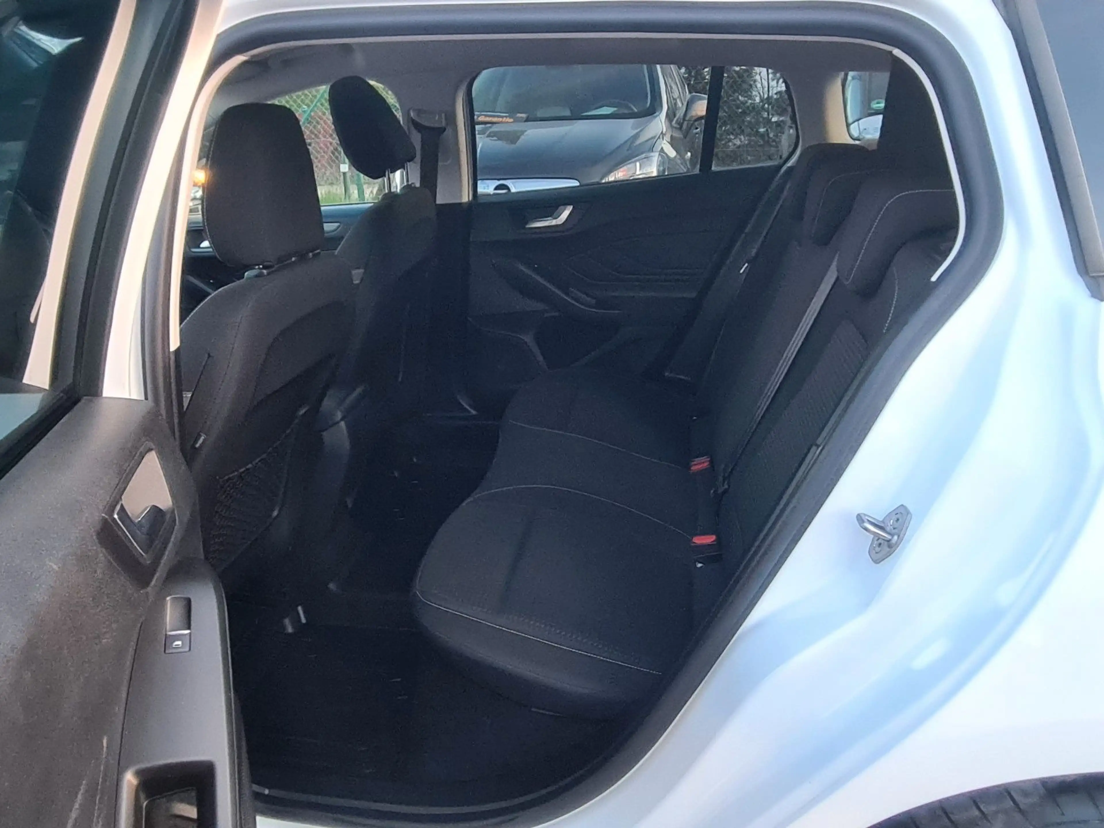 Ford Focus Ford Turnier1.5 88kw KAMERA V+H/SHZ/LED/KEYLESS — photo 12