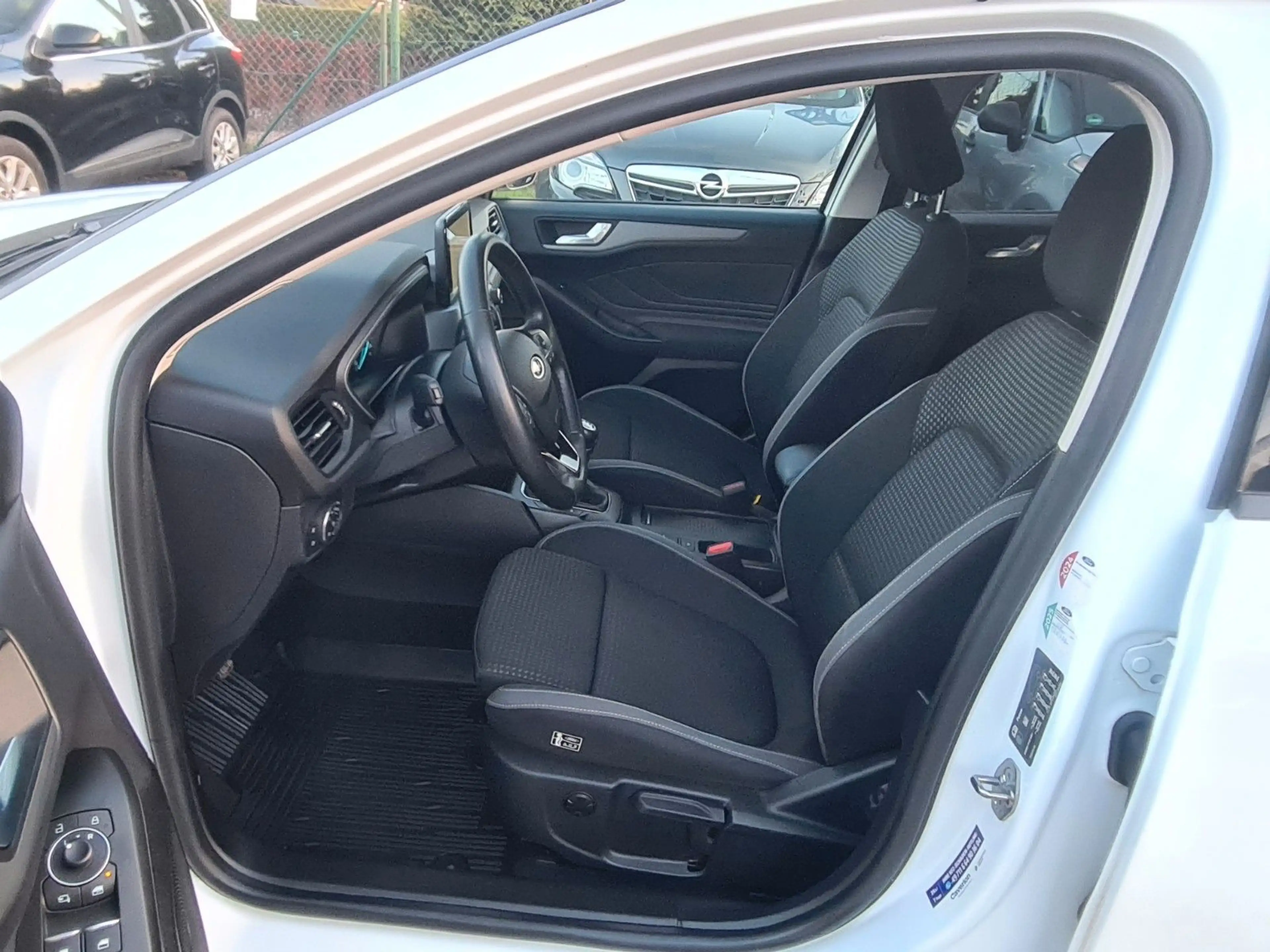 Ford Focus Ford Turnier1.5 88kw KAMERA V+H/SHZ/LED/KEYLESS — photo 13