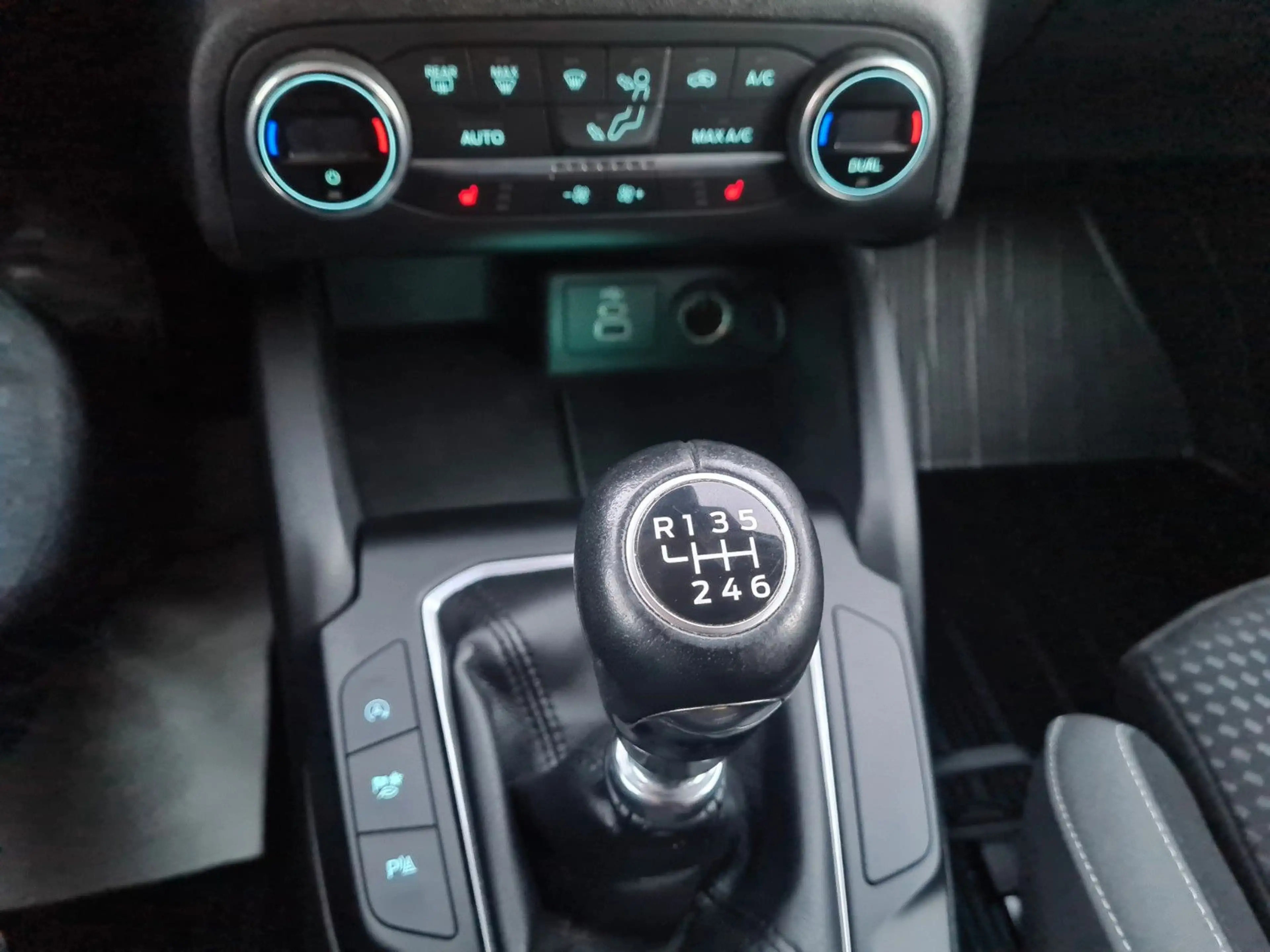 Ford Focus Ford Turnier1.5 88kw KAMERA V+H/SHZ/LED/KEYLESS — photo 11