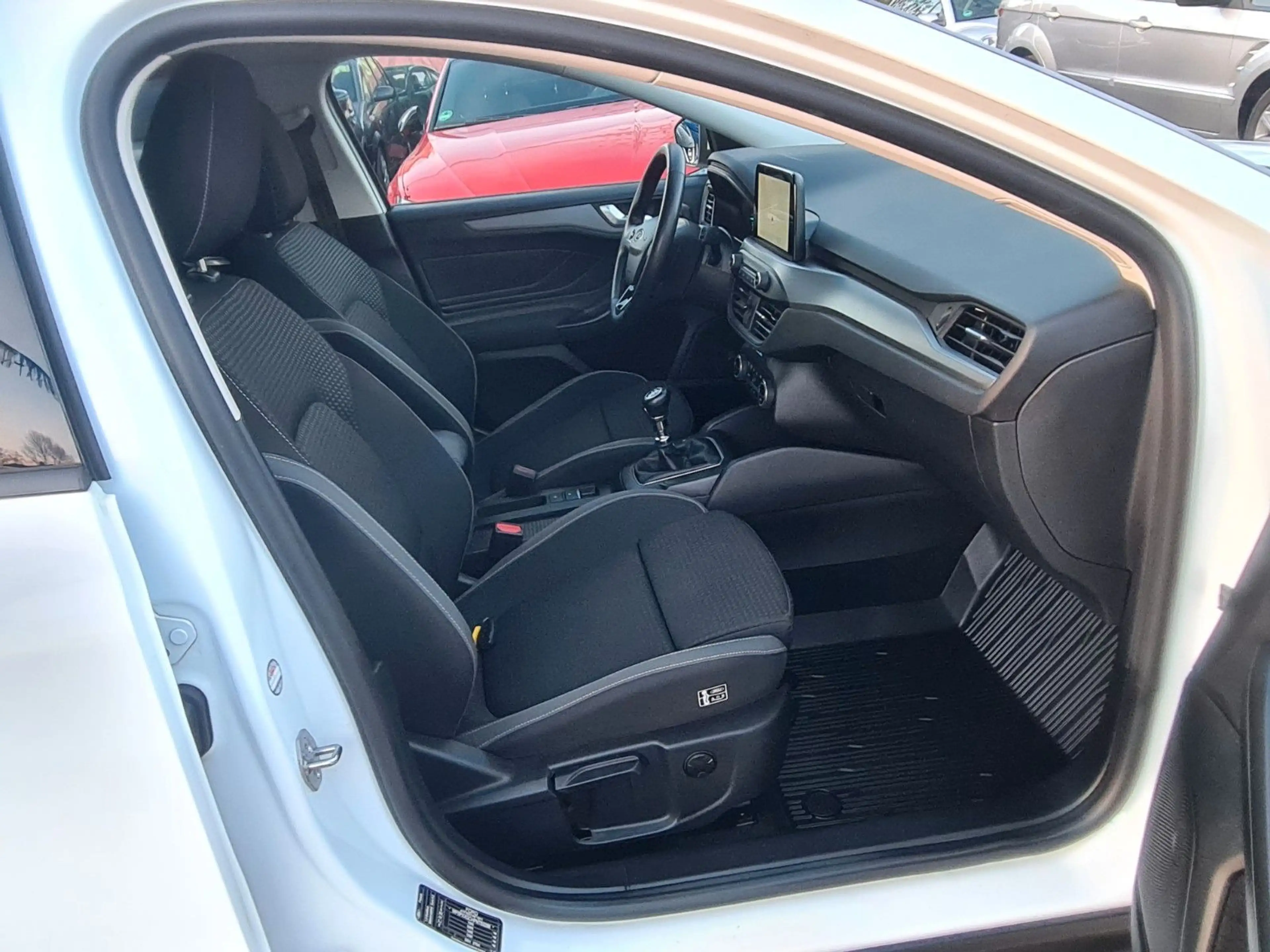 Ford Focus Ford Turnier1.5 88kw KAMERA V+H/SHZ/LED/KEYLESS — photo 5