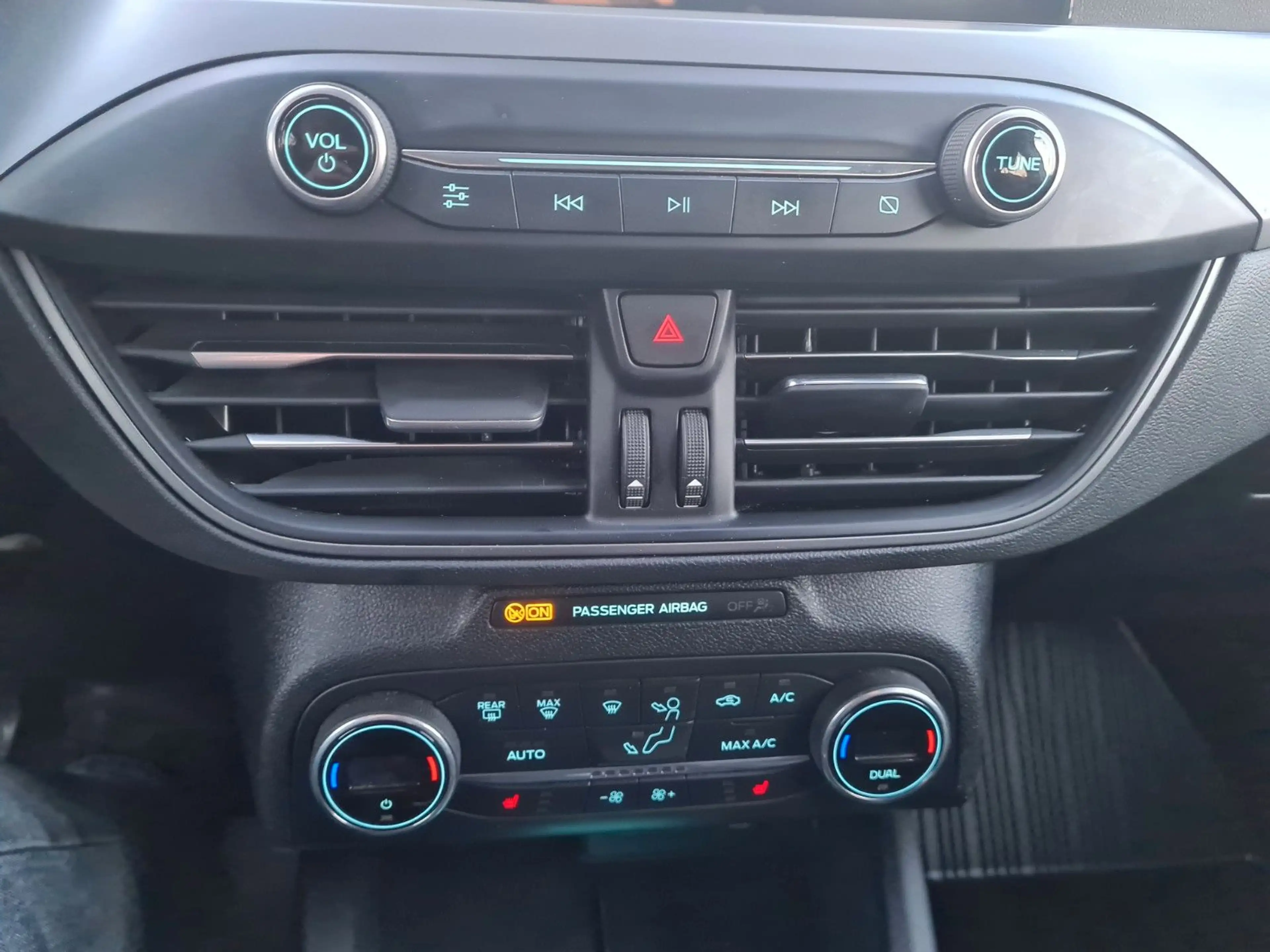 Ford Focus Ford Turnier1.5 88kw KAMERA V+H/SHZ/LED/KEYLESS — photo 10