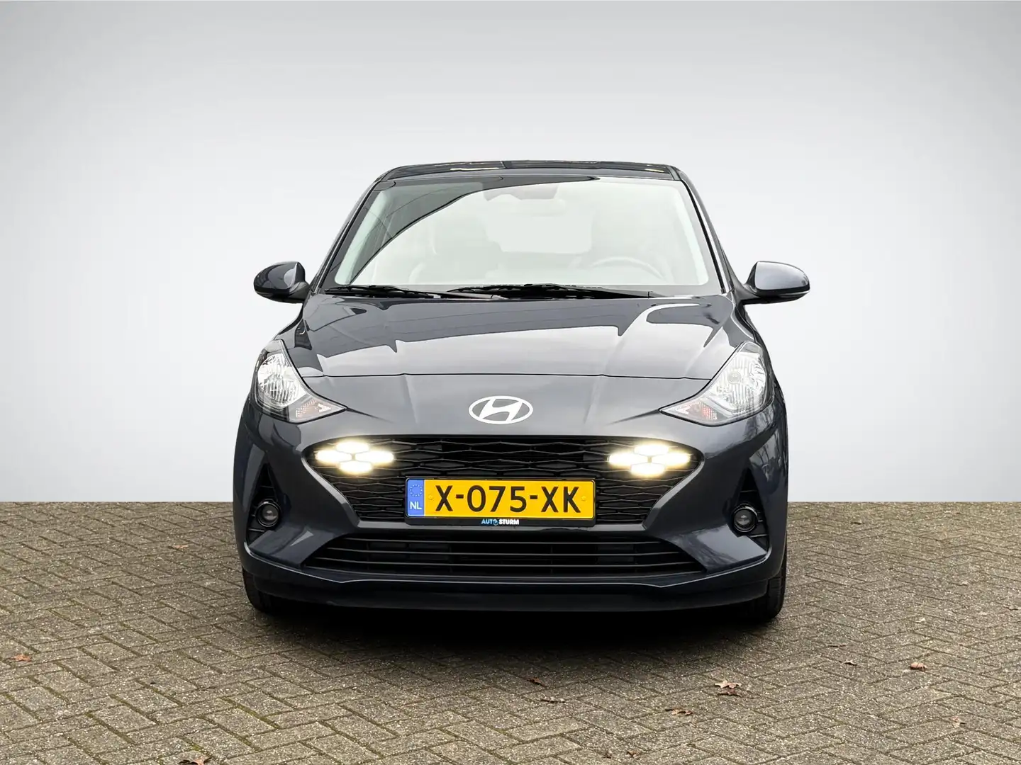 Hyundai i10 1.0 Comfort Smart | Navigatie | Camera | Apple Car Grijs - 2