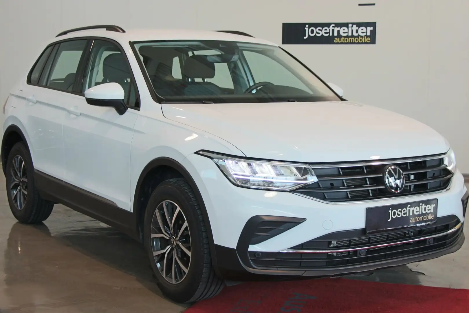 Volkswagen Tiguan Life 2.0 TDI DSG 5 Jahre Garantie/AHK/KAMERA/NAVI Weiß - 1