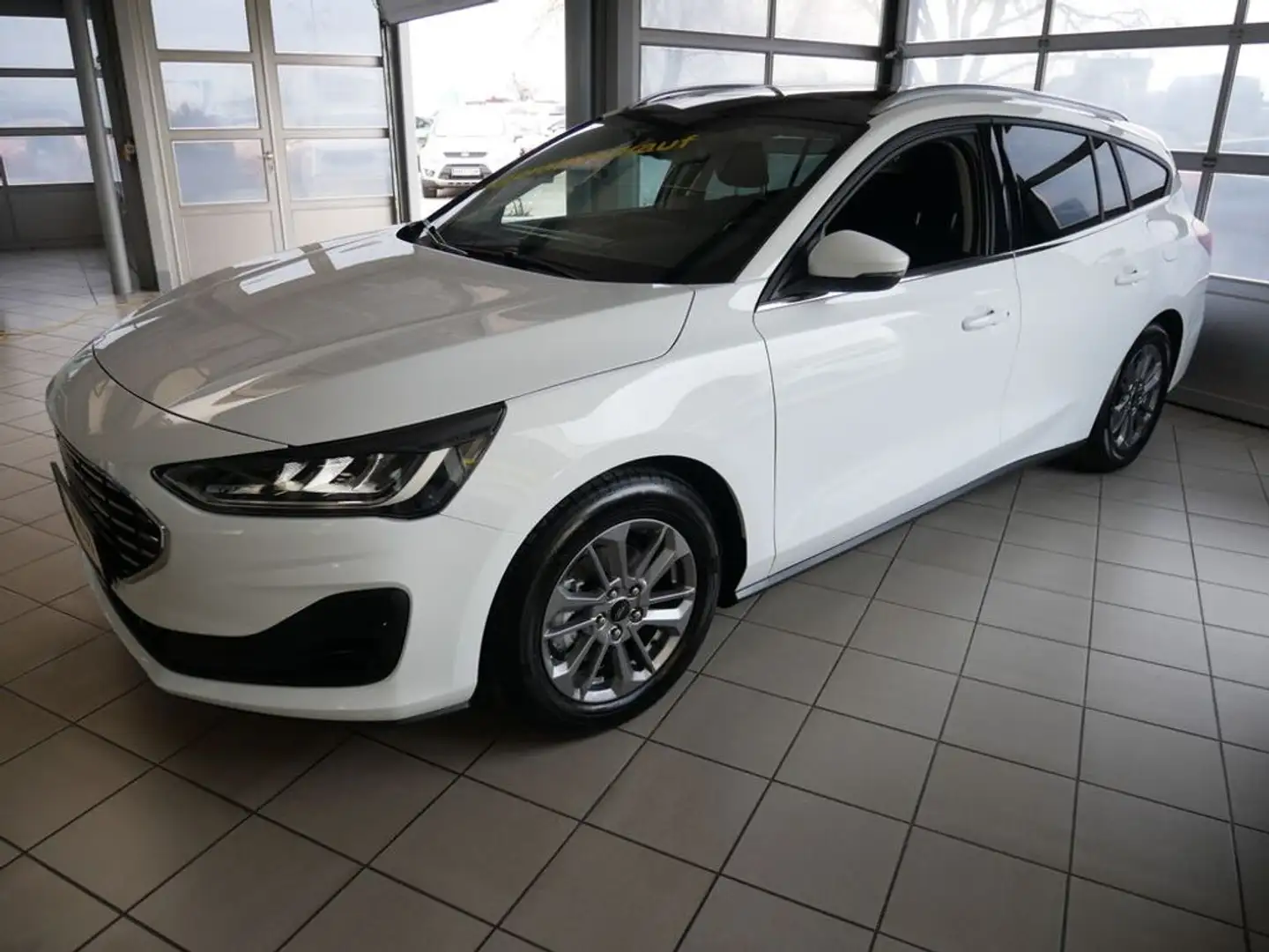 Ford Focus Turnier 1,5 EcoBlue Titanium Edition Aut. Weiß - 2
