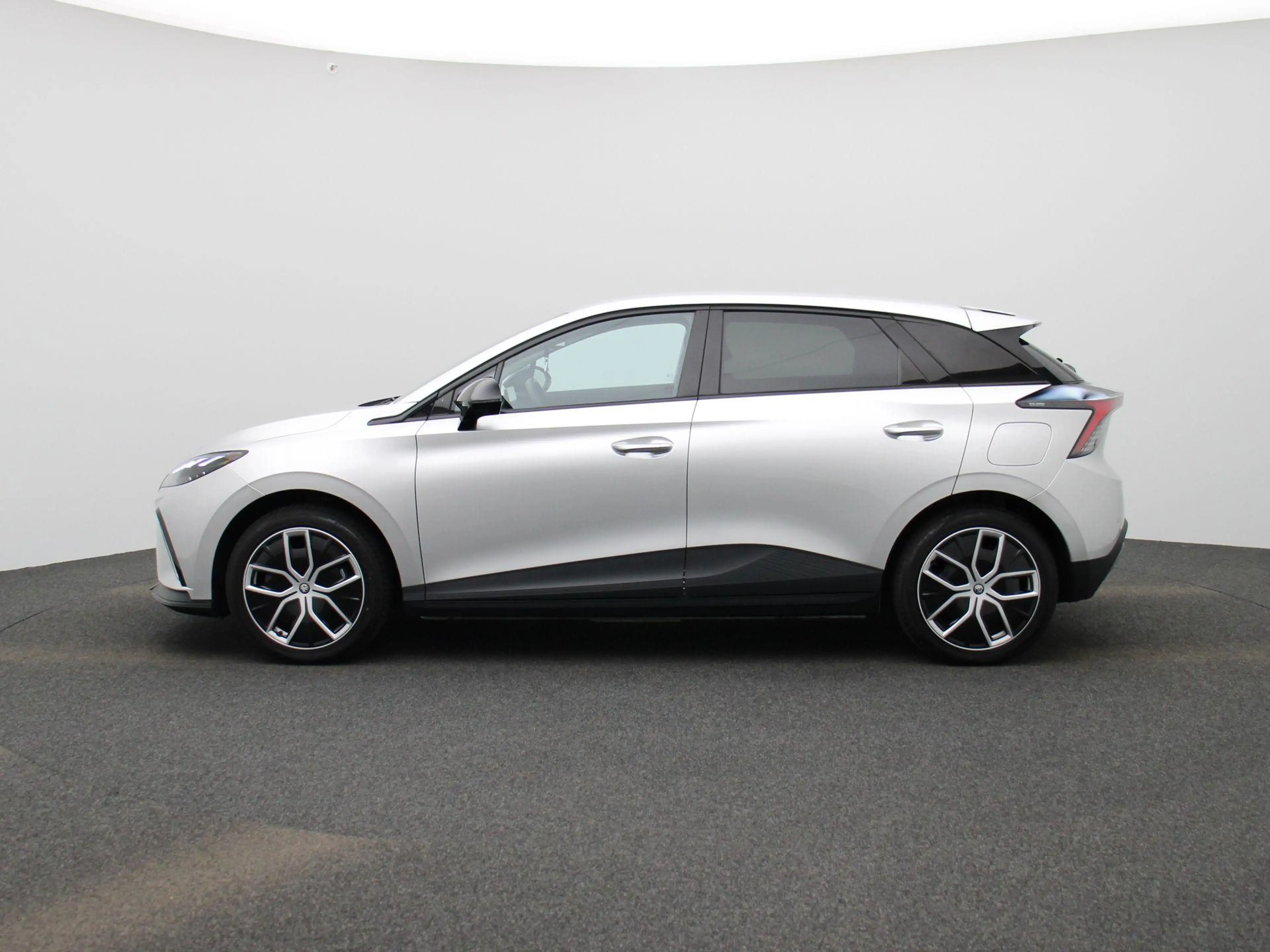 MG MG4 Electric Luxury 64 kWh — photo 4