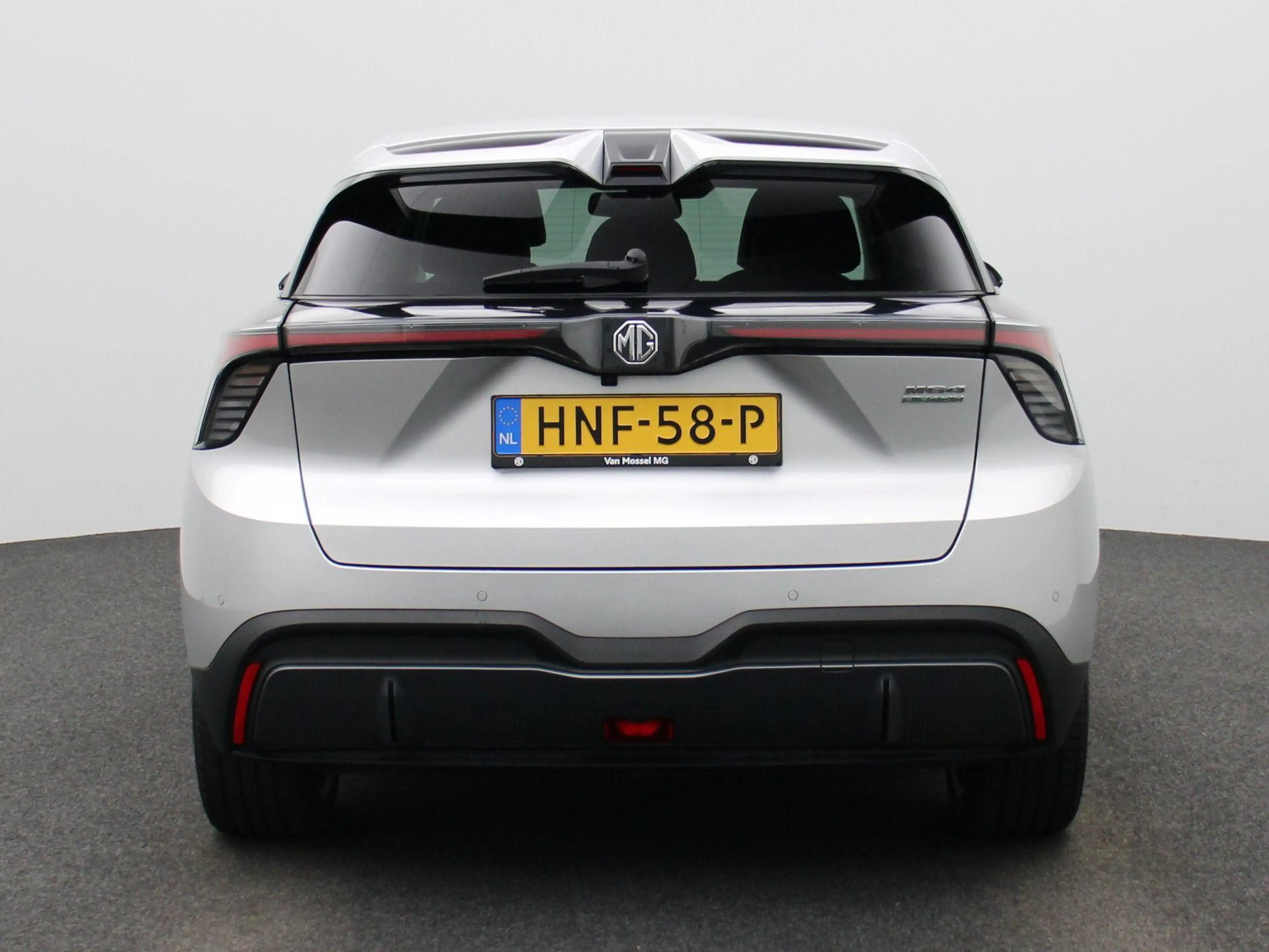 MG MG4 Electric Luxury 64 kWh — photo 5