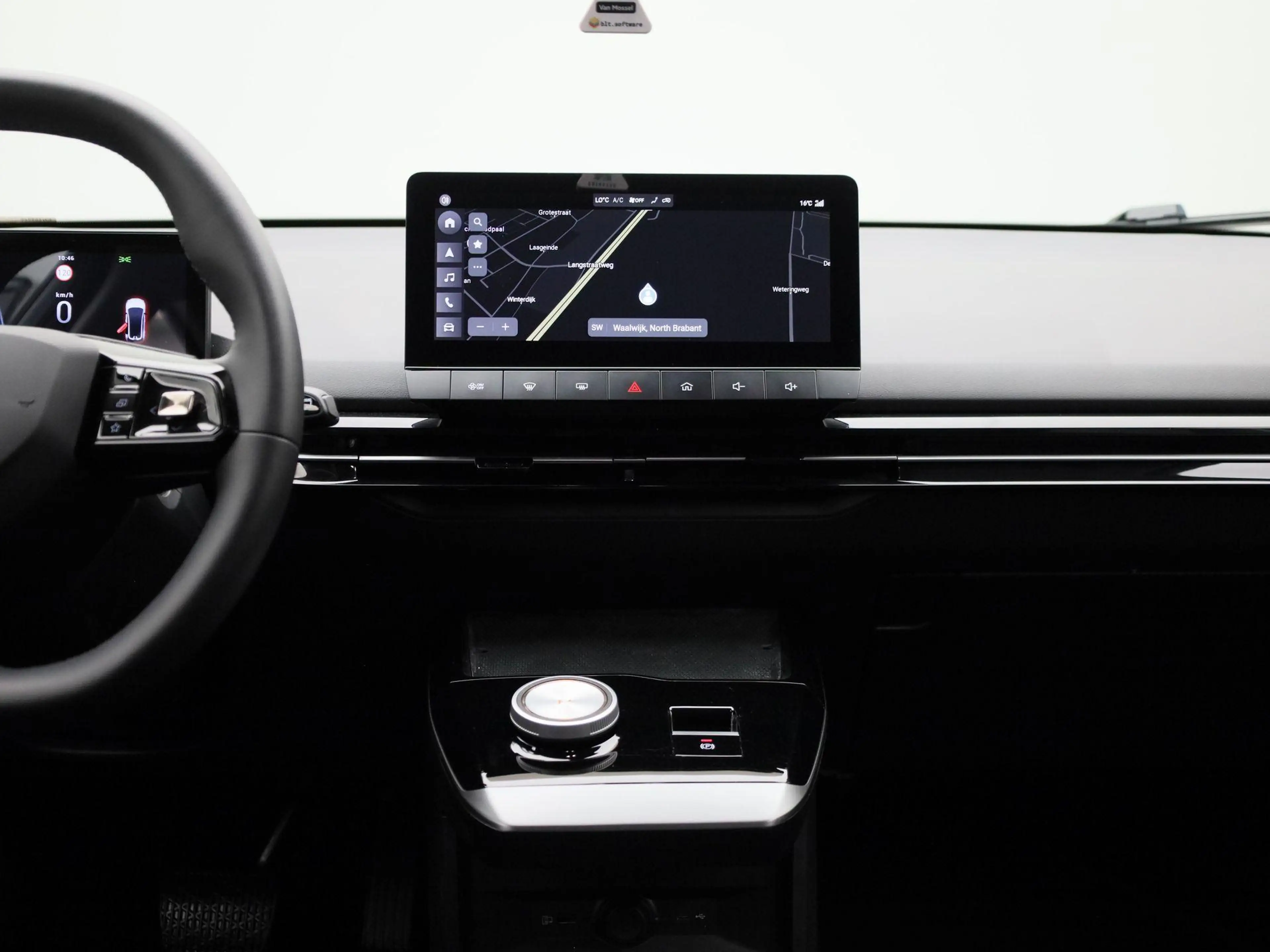 MG MG4 Electric Luxury 64 kWh — photo 9