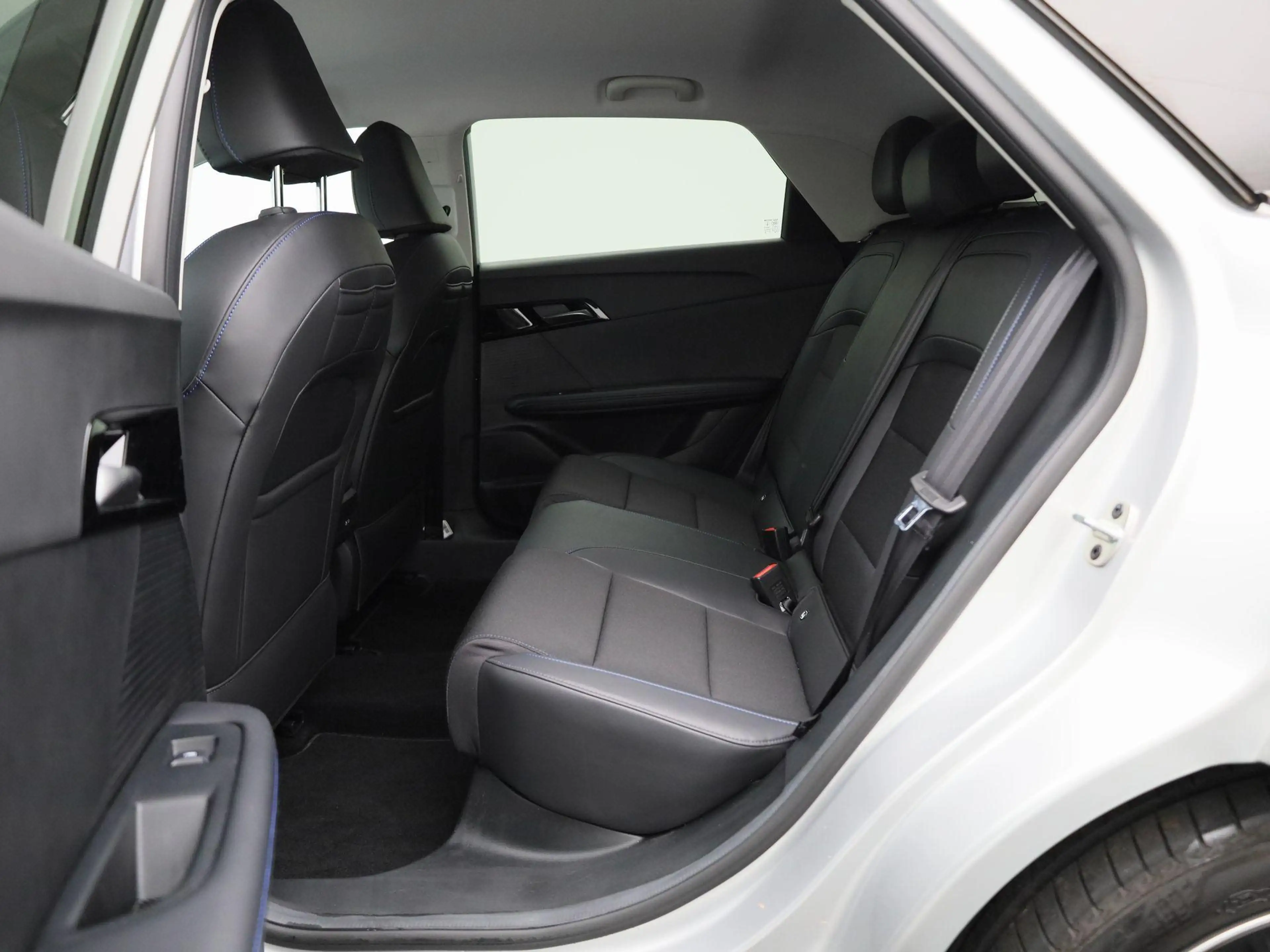 MG MG4 Electric Luxury 64 kWh — photo 12