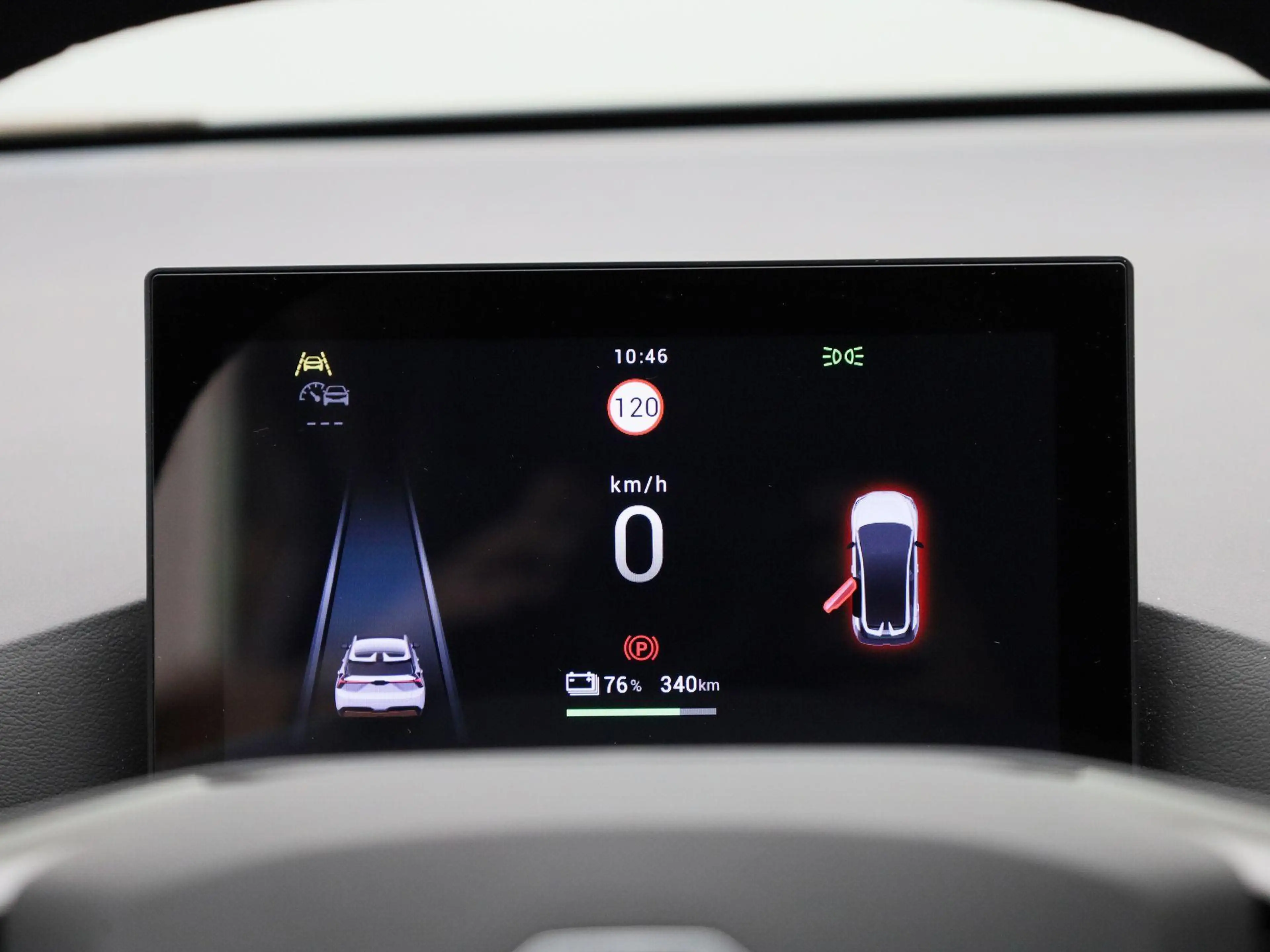 MG MG4 Electric Luxury 64 kWh — photo 8