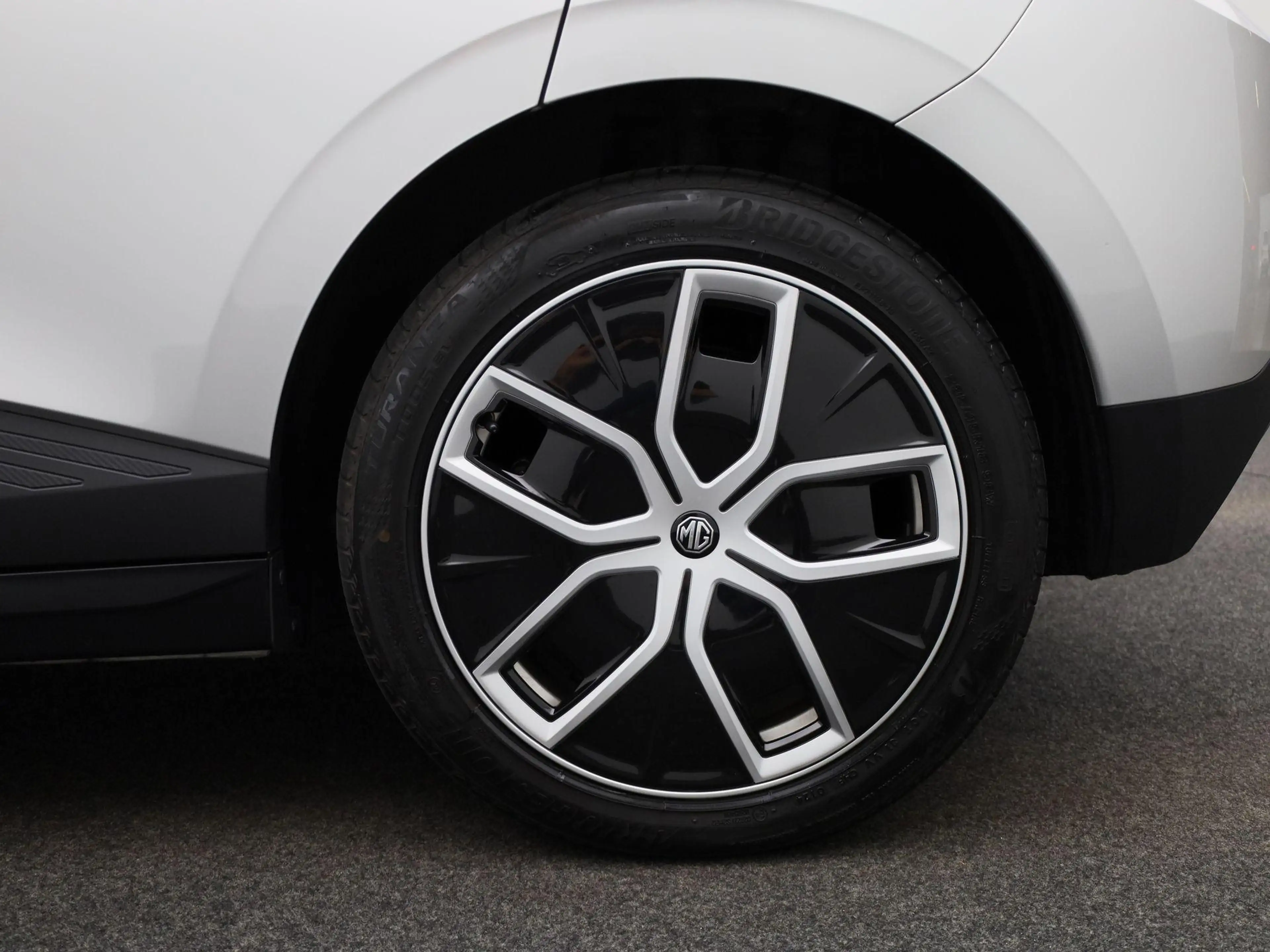 MG MG4 Electric Luxury 64 kWh — photo 13