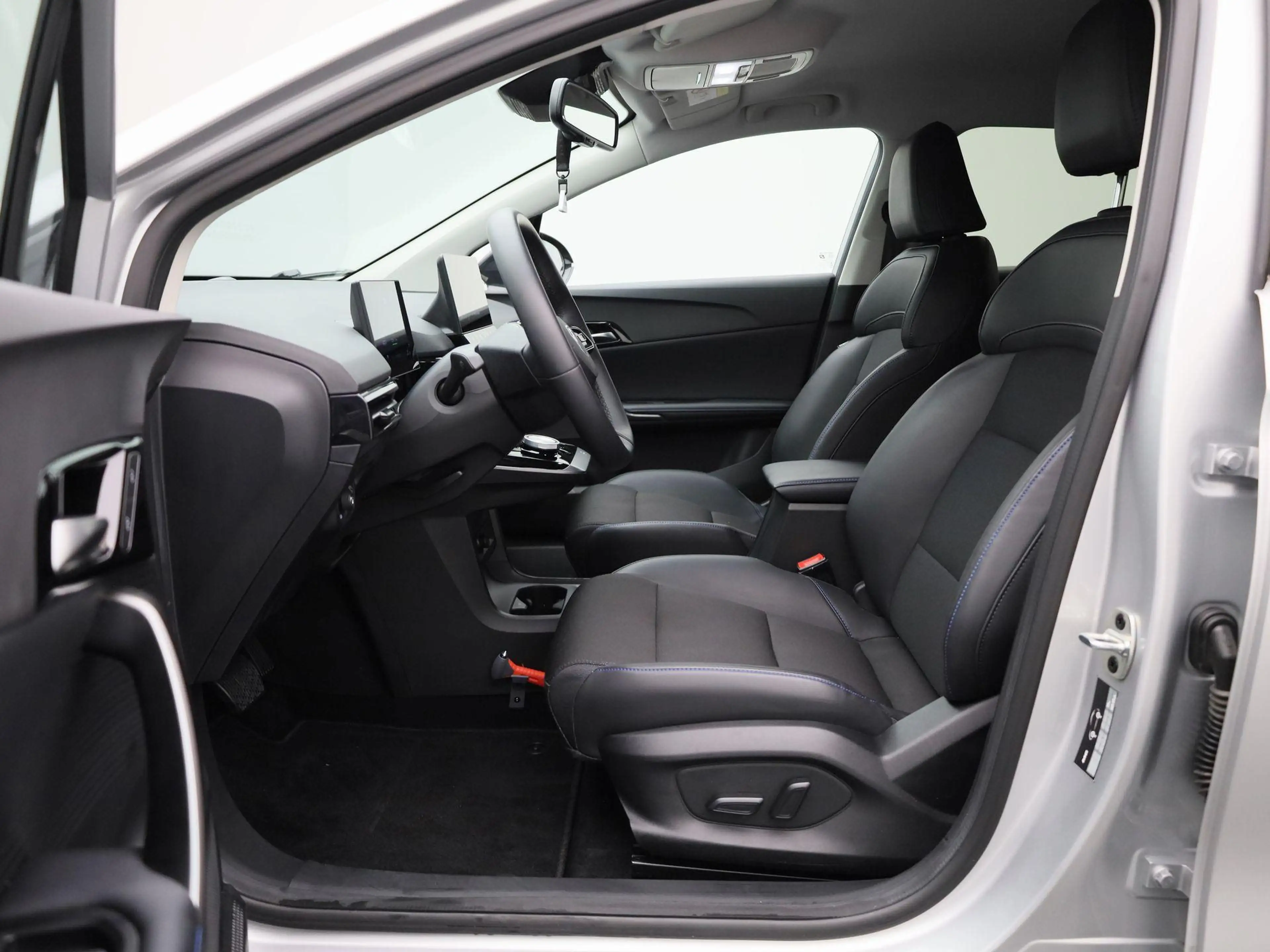 MG MG4 Electric Luxury 64 kWh — photo 11