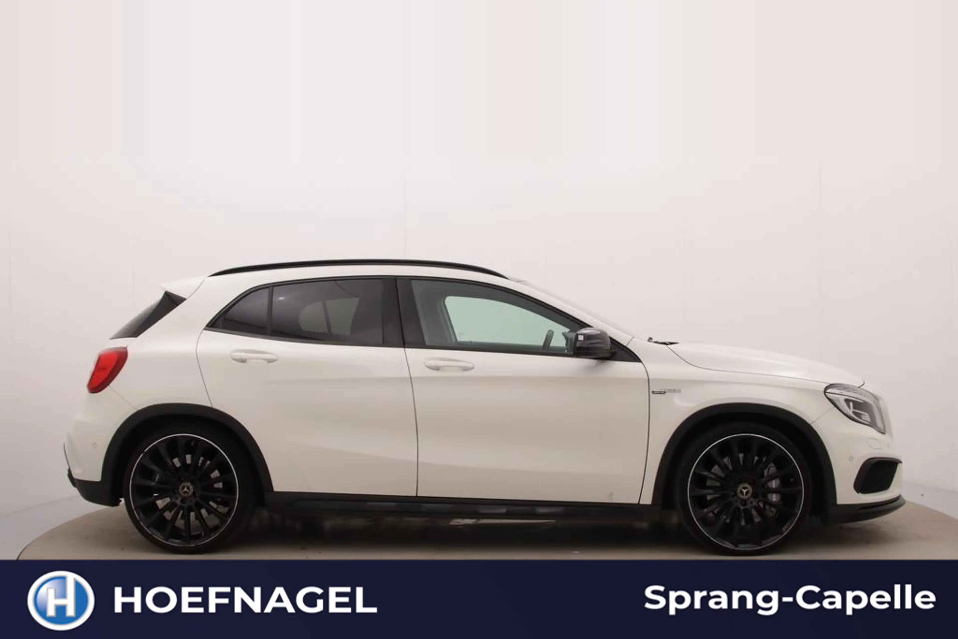 Mercedes-Benz GLA 45 AMG 4MATIC | Pano | Camera | 20 inch | — photo 8