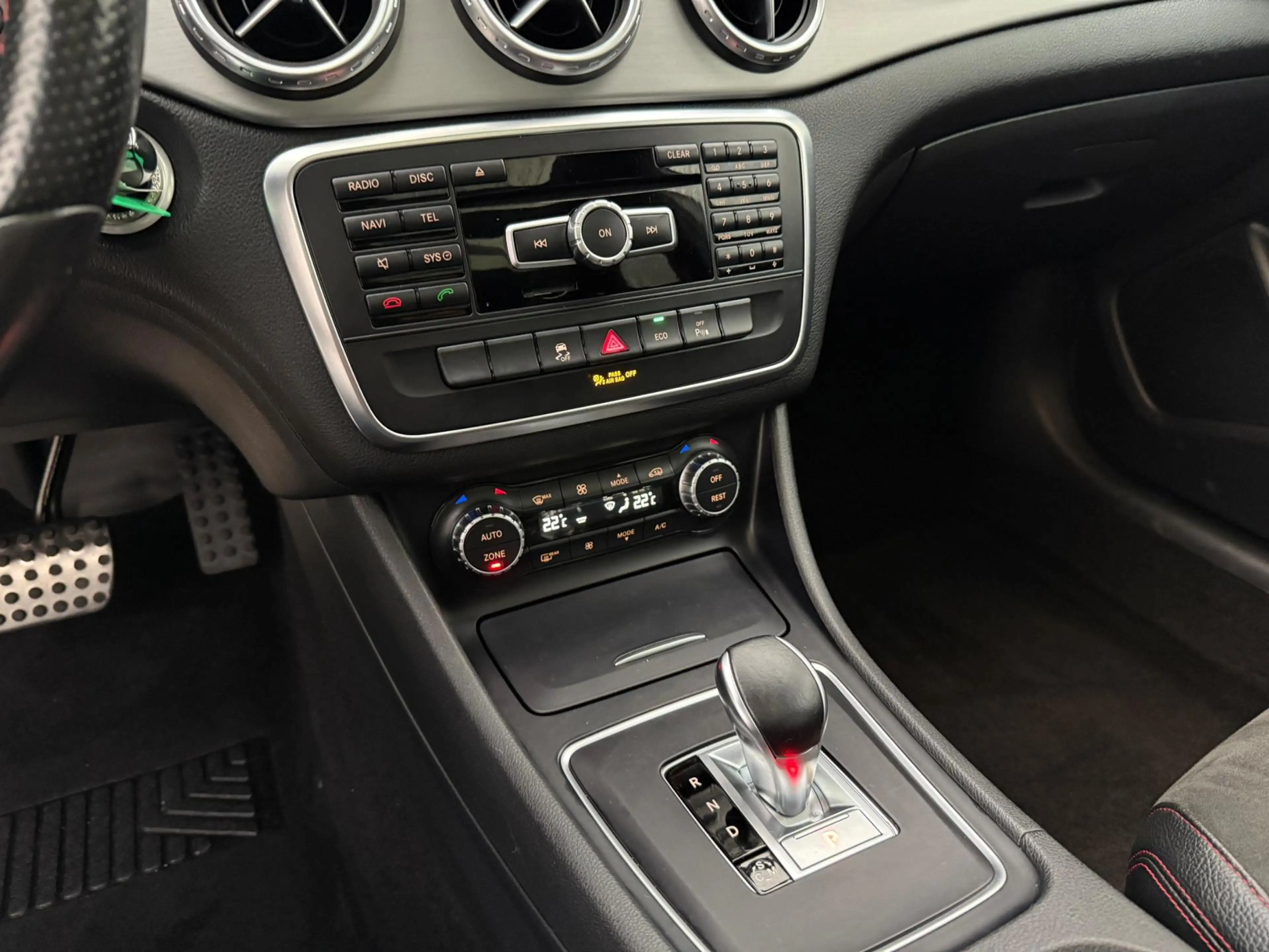 Mercedes-Benz GLA 45 AMG 4MATIC | Pano | Camera | 20 inch | — photo 16
