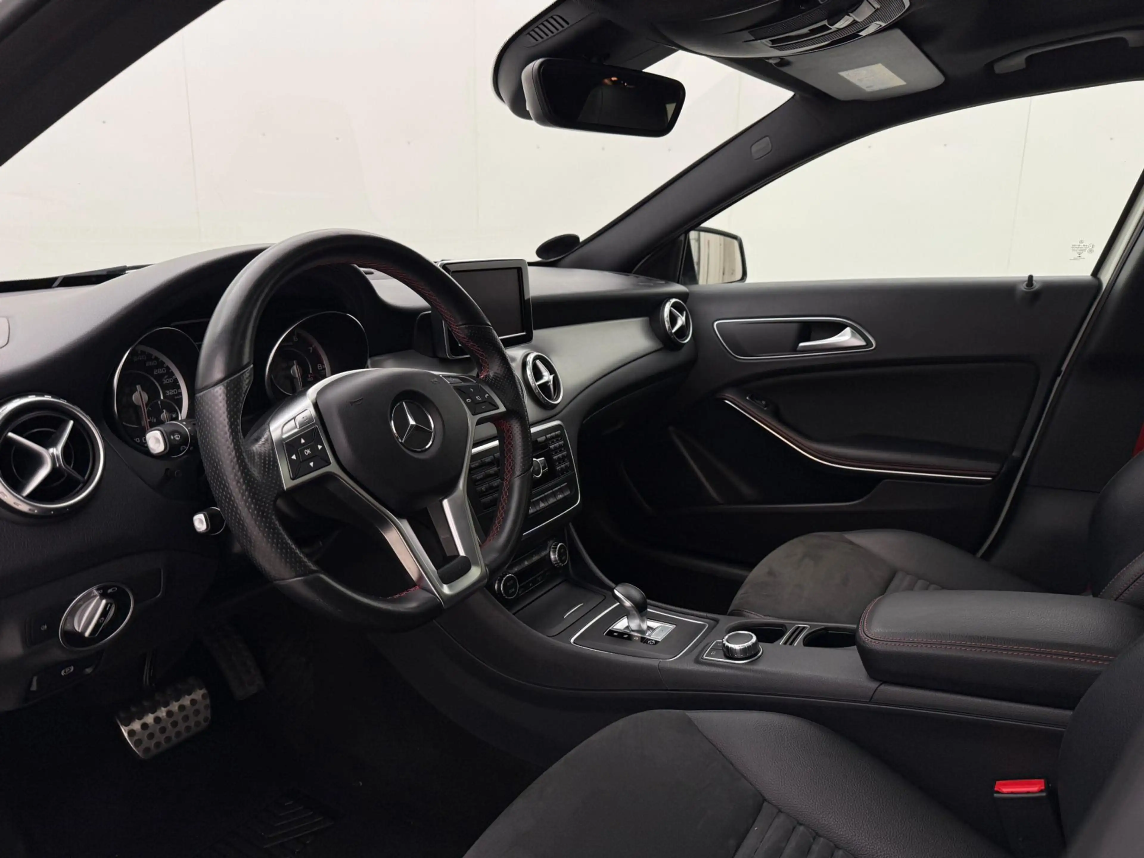 Mercedes-Benz GLA 45 AMG 4MATIC | Pano | Camera | 20 inch | — photo 5