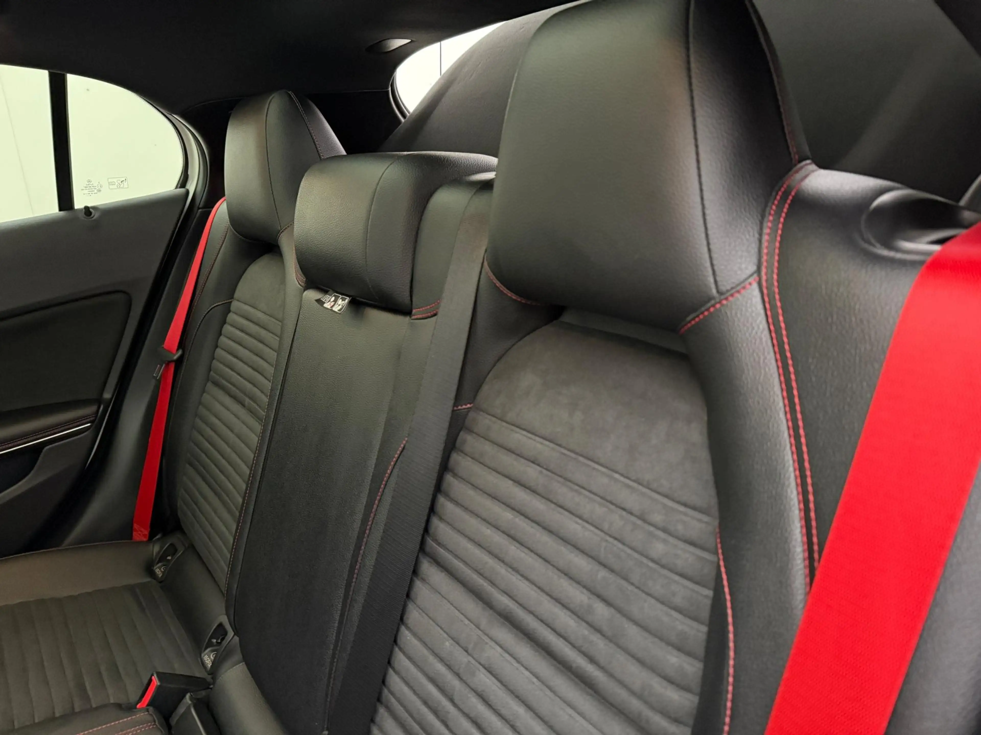 Mercedes-Benz GLA 45 AMG 4MATIC | Pano | Camera | 20 inch | — photo 14
