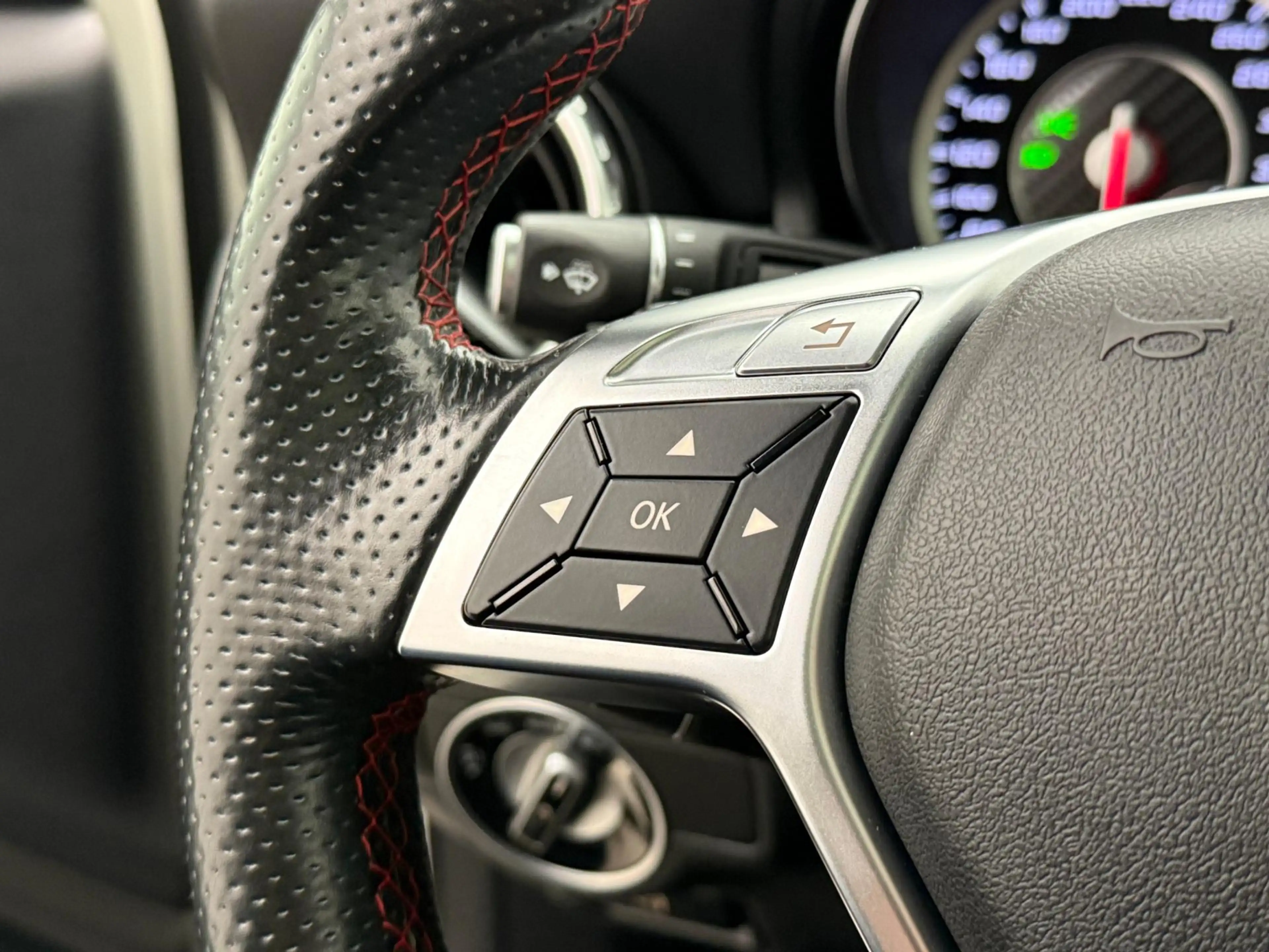 Mercedes-Benz GLA 45 AMG 4MATIC | Pano | Camera | 20 inch | — photo 17