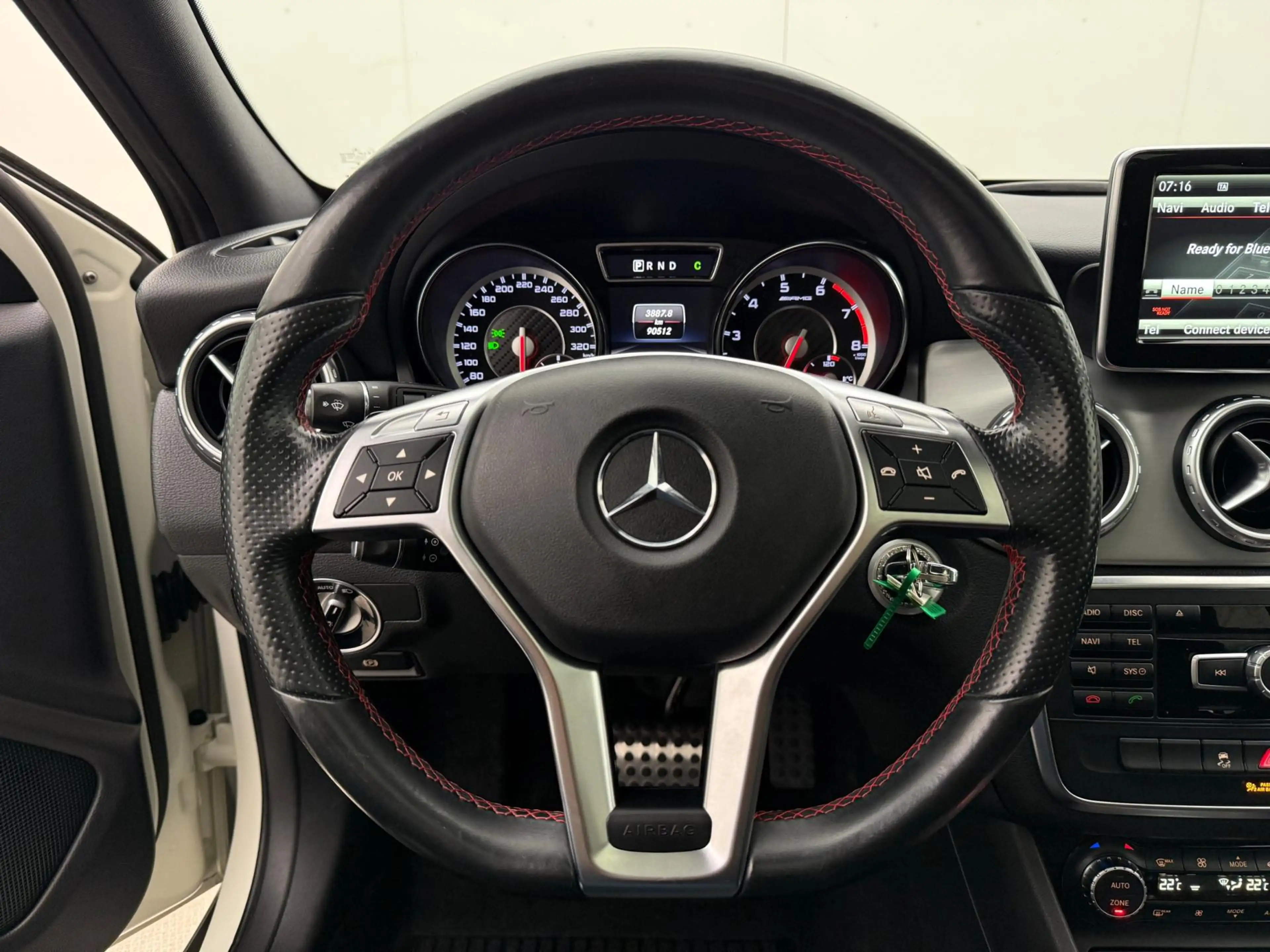 Mercedes-Benz GLA 45 AMG 4MATIC | Pano | Camera | 20 inch | — photo 13