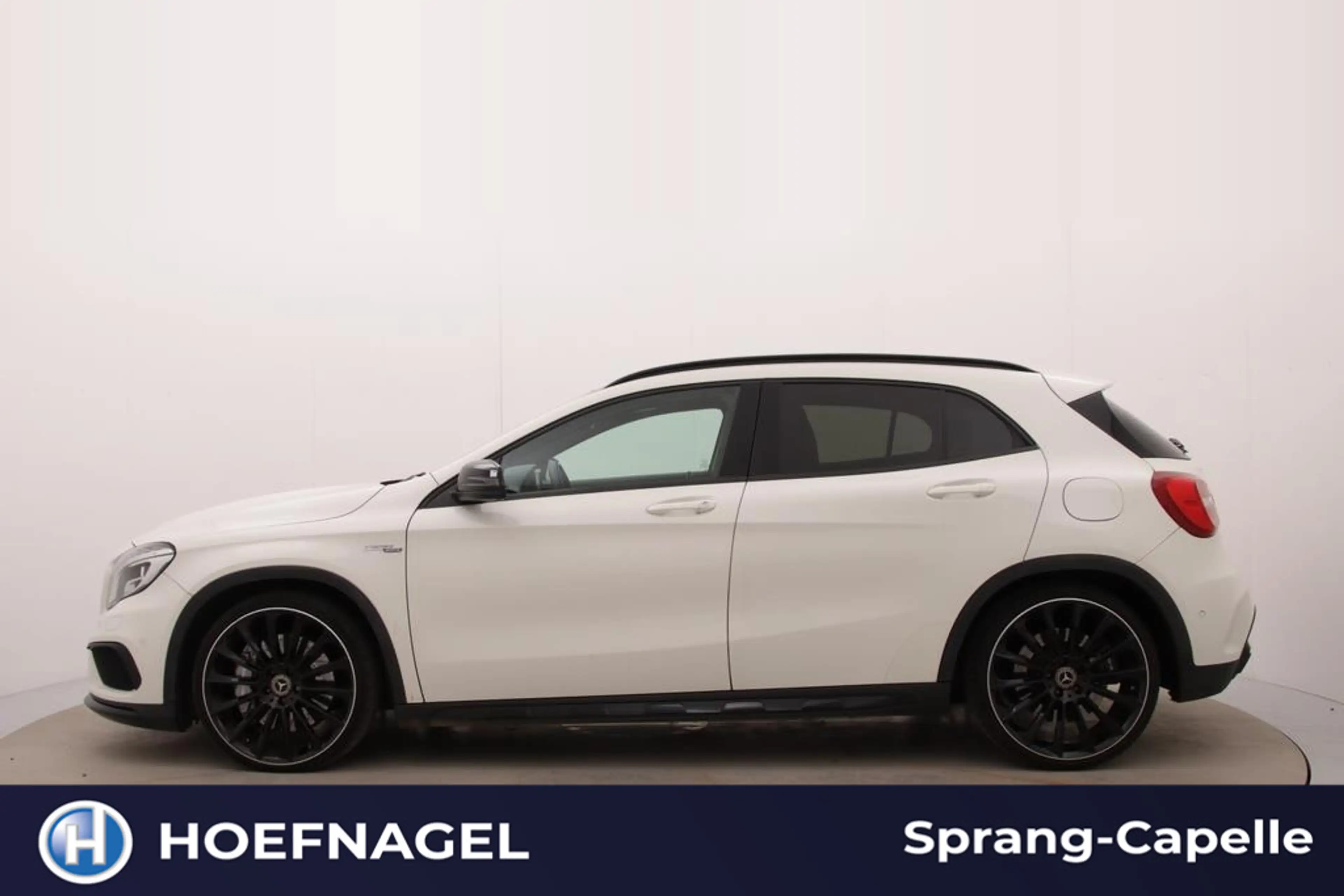 Mercedes-Benz GLA 45 AMG 4MATIC | Pano | Camera | 20 inch | — photo 3