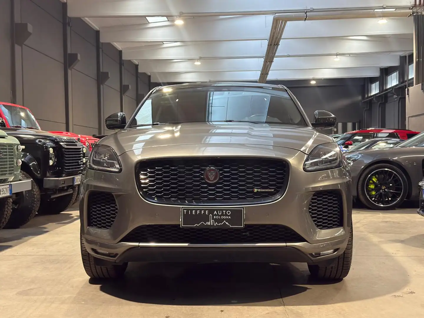 Jaguar E-Pace 2.0 300 CV AWD aut. R-Dynamic SE Grigio - 2